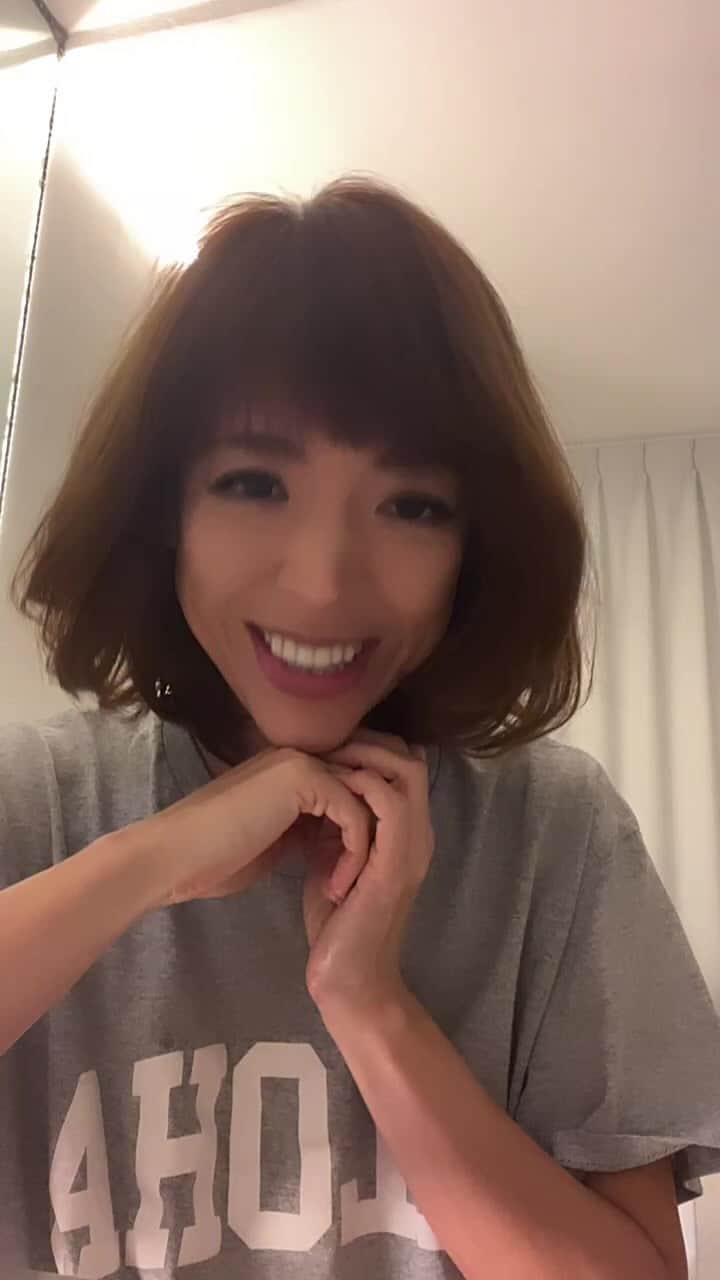 のインスタグラム：「最近のことを 少しだけお話しさせて いただきました。  文章にするのも 時には大切かもしれませんが ライブの方が 私の今が素直に リラックスしながら お伝え出来そうです💓  また近日中に続きを💓  #ハワイ#ママ#子育て#スピリチュアル#メッセージ#慈悲#感謝#ありがとう#hawaii#spiritual#energy#soul#message」