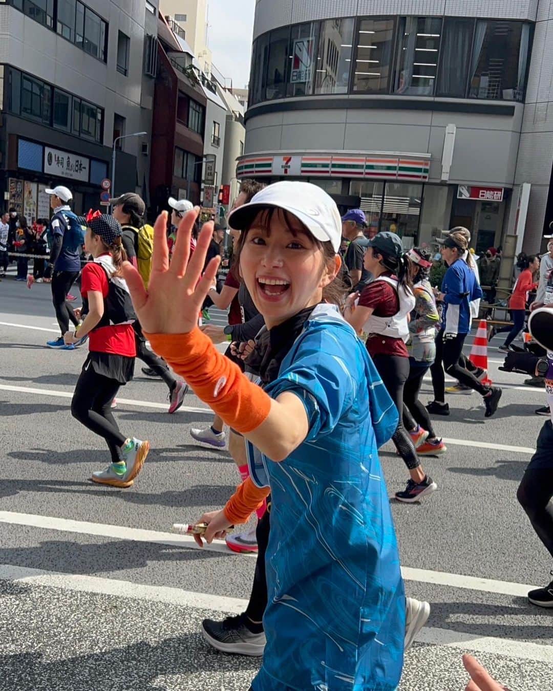 前田ゆうさんのインスタグラム写真 - (前田ゆうInstagram)「東京マラソン無事完走🏃‍♀️💨 ほんと走り終わったら泣けてきた😭✨ たくさんの応援ありがとう❤️ ファンのみんなからのたくさんの応援エールをうけとりながら無事にゴールまでたどりつけました😭❤️✨ ほんとうにありがとう！😭💓  そしてちゃんとこと知らない方方たちもみなさん優しくしてくれて😭❤️スプレーなんかも貸してくださったかたがたに感謝です😭✨ そしてボランティアのみなさまにもほんとうにありがとうございました❤️またゆっくりレポかこうかな😚  しかし東京マラソンでられたかたも みなさんお疲れ様でした^ ^✨ ともにゆっくりカラダをやすめましょーう😉  #tokyomarason2023  #東京マラソン」3月5日 18時29分 - yuu_maeda