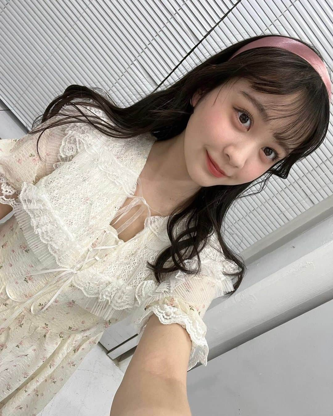 佐藤菜月海のインスタグラム：「. ニコラ4月号 「連載  チョア♡韓国HIT！HIT！」のオフショットです💞  今月は、今話題の「ウォンジョンヨ」のコスメをご紹介!!  私も、撮影で初めてウォンジョンヨのリップを使ってとっても可愛かったのでこの前買ってしまいました💓  メイクのやり方も載っているので参考にしながら、皆さんも韓国顔 をマネしてみて下さい~！  #ニコラ#ニコモ#nicola#ニコラ4月号発売中#佐藤菜月海#ナツミ #ウォンジョンヨ#オフショット #０7#ljc#中3#スターダストプロモーション」