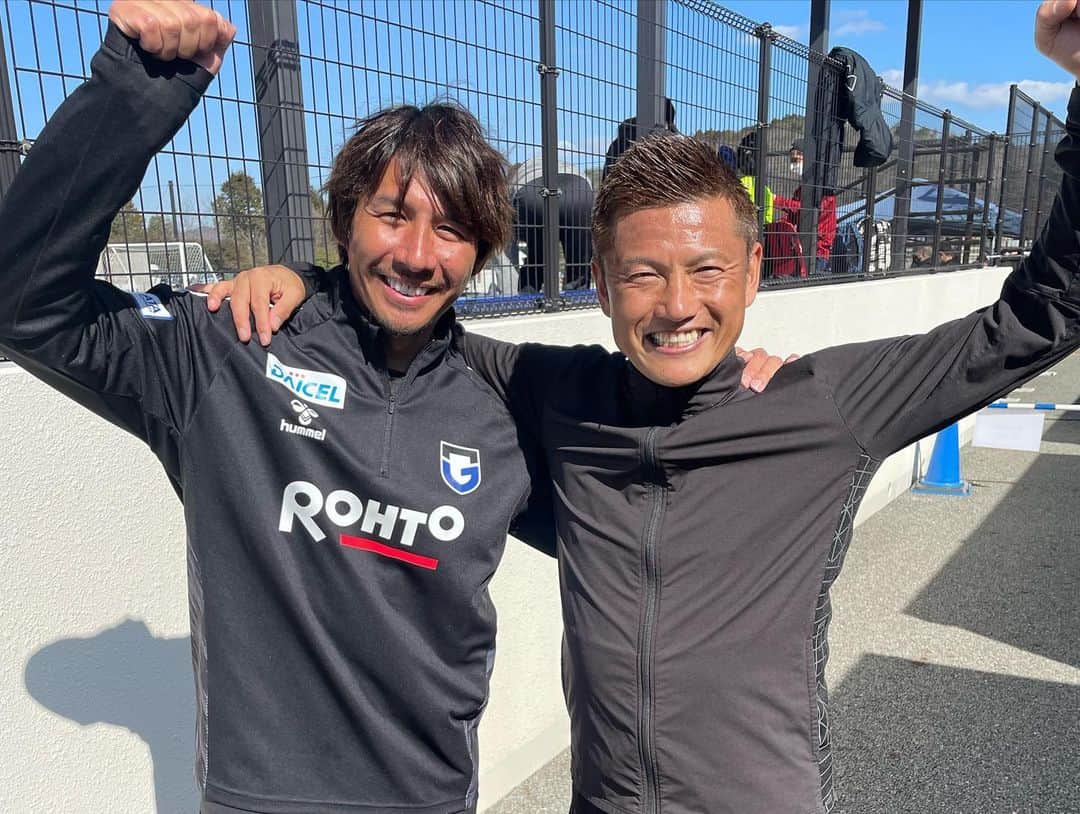横谷繁さんのインスタグラム写真 - (横谷繁Instagram)「ガンバ大阪のスポンサー、ダイセル様のサッカーイベントに参加させてもらいました！ レジェンド達のマイクパフォーマンスは見習うことばかりです！ 次回もたくさんの参加お待ちしております。  #ダイセル #ダイセルスポーツパーク #ダイセル播磨光都サッカー場  #サッカースクール #播戸竜二 #加地亮 #安田理大 #おばんざい #かじさんぽ」3月5日 18時50分 - yokotani_shigeru