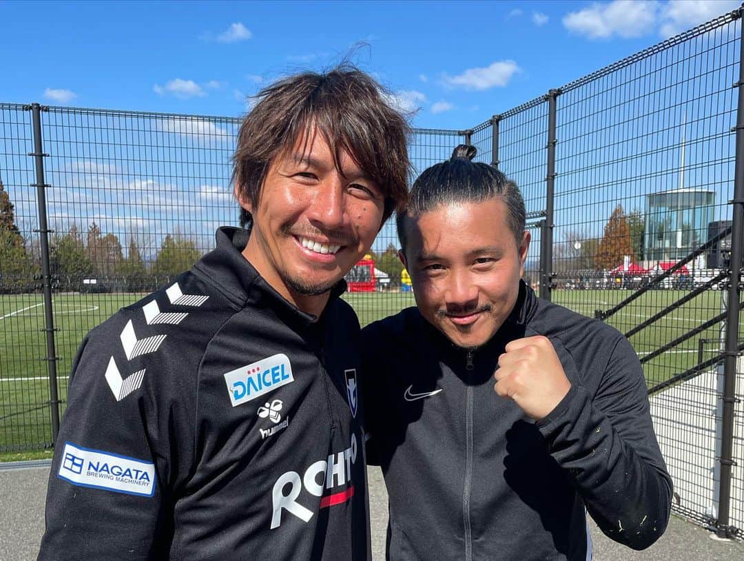 横谷繁さんのインスタグラム写真 - (横谷繁Instagram)「ガンバ大阪のスポンサー、ダイセル様のサッカーイベントに参加させてもらいました！ レジェンド達のマイクパフォーマンスは見習うことばかりです！ 次回もたくさんの参加お待ちしております。  #ダイセル #ダイセルスポーツパーク #ダイセル播磨光都サッカー場  #サッカースクール #播戸竜二 #加地亮 #安田理大 #おばんざい #かじさんぽ」3月5日 18時50分 - yokotani_shigeru