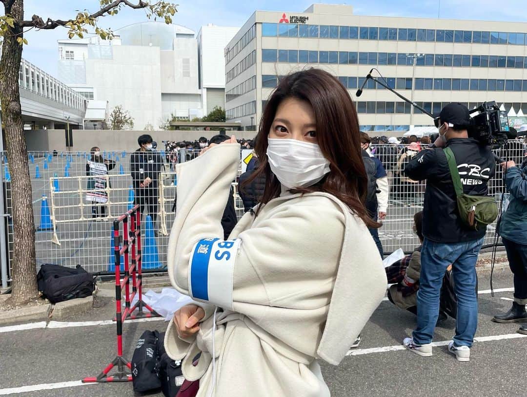上村彩子さんのインスタグラム写真 - (上村彩子Instagram)「. . 侍ジャパンの宮崎キャンプを プライベートで見に行った報道特集のADくんが ユニフォームを買ってきてくれました😊  強化試合が行われた名古屋も すでにとても盛り上がっていましたが、 3/9にいよいよWBCが開幕します！  TBSでは、一次ラウンドは ・3/9(木)日本vs中国 18:00〜 ・3/10(金)日本vs韓国 18:00〜 の2試合を放送です。 初戦から一緒に応援しましょう📣！  ユニフォームは、やはり 『かみむら』という名字なので…   —————- #TBSでWBC #WBC #侍ジャパン #55 #村上宗隆 選手  TBS野球中継のアカウント→  @tbsbaseball」3月5日 18時49分 - saekokamimura
