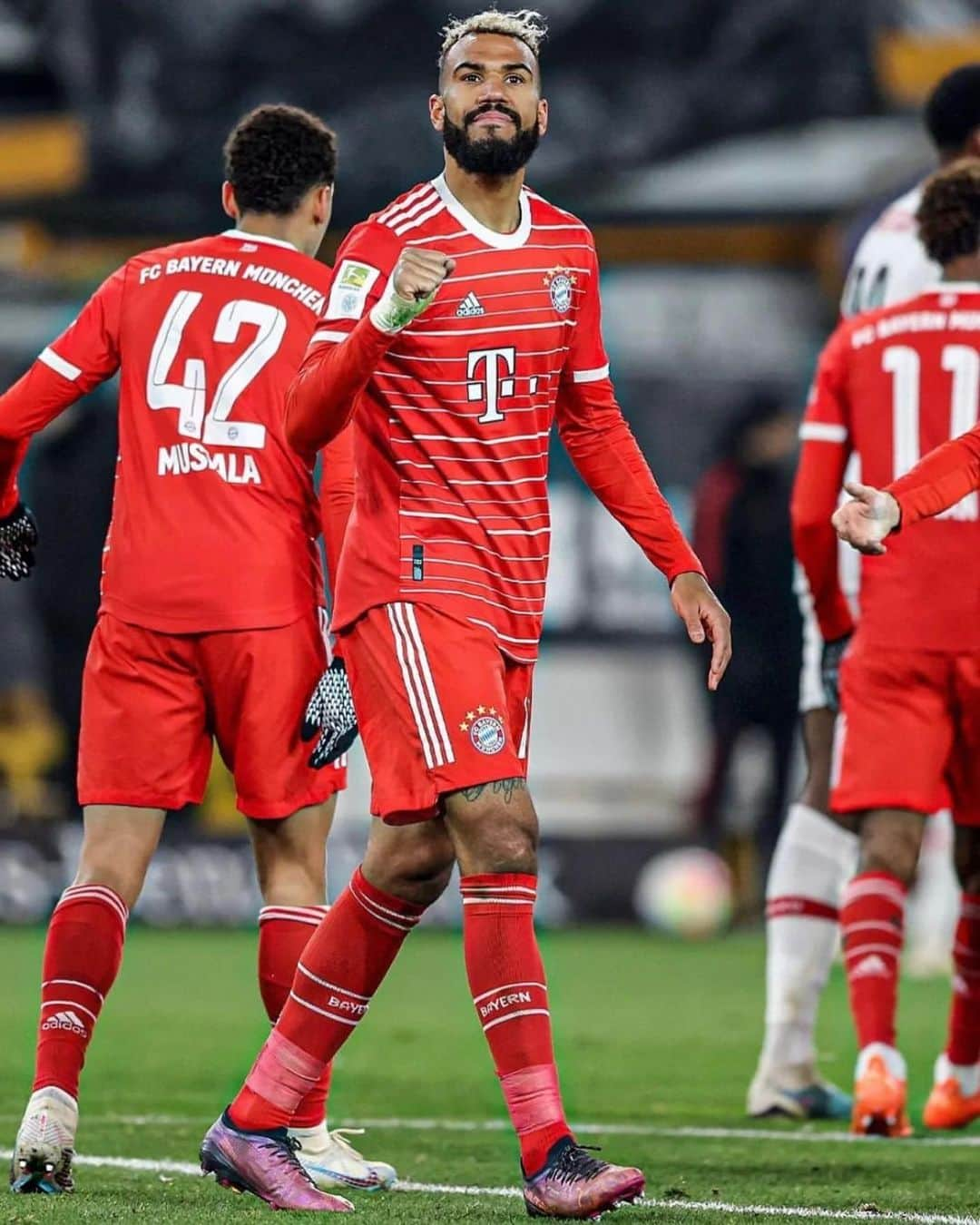 エリック・マキシム・シュポ＝モティングのインスタグラム：「💪🏾Important win ! Now focus on the next very important week ! 🔥 let’s go @fcbayern #ÇaDonne」