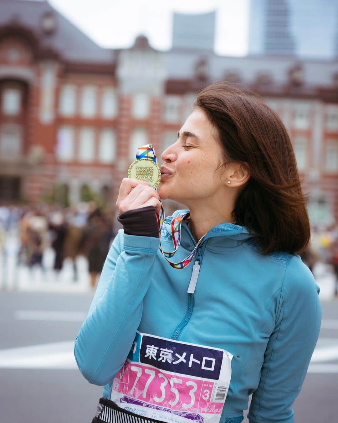 アン・カーティスさんのインスタグラム写真 - (アン・カーティスInstagram)「Officially a @tokyomarathonfoundation finisher. Every single kilometre was worth it, knowing I was running to help Filipino children heal and recover through the funds WE (yes, this includes every single one of you that donated) raised together. Being a mother, now as well, I couldn’t help but get emotional when I crossed that finish line. It just hit a little differently this time around. Running with a purpose bigger than just receiving a medal kept me fueled. Which probably, unintentionally, led me to PR. Kilig. Right now, we have gone beyond our target in just 2 weeks… and as long as you keep donating for the next 30 days, I will match whatever the final amount ends up being. So we can help more children receive the services they need. Thank you to My coach, @gabbrosario for taking on the impossible challenge of just 8 weeks to prep me. The whole @unicefph team who helped me set the fundraiser up and educated me on the whole set up of telecpu’s in barangay’s all across the philippines. Maraming Salamat to all the kababayans who would cheer when I would pass them! As in sobrang laking tulong when it would get tough. My dear @meancurtissmith. And of course, my love and light @erwan and Dahlia Amélie. Your hugs and kisses last night before sleeping were everything to me and helped start this whole day full of love. Another marathon done and dedicated to the Filipino Youth. Thank you Lord for giving me this opportunity. Congratulations to all the runners!!!! Arigato Gozaimasu Tokyo! More piccies and vids coming soon! 🇯🇵🇵🇭🏃🏻‍♀️ #TokyoMarathANNEventure #MarathANNEventures」3月5日 18時45分 - annecurtissmith
