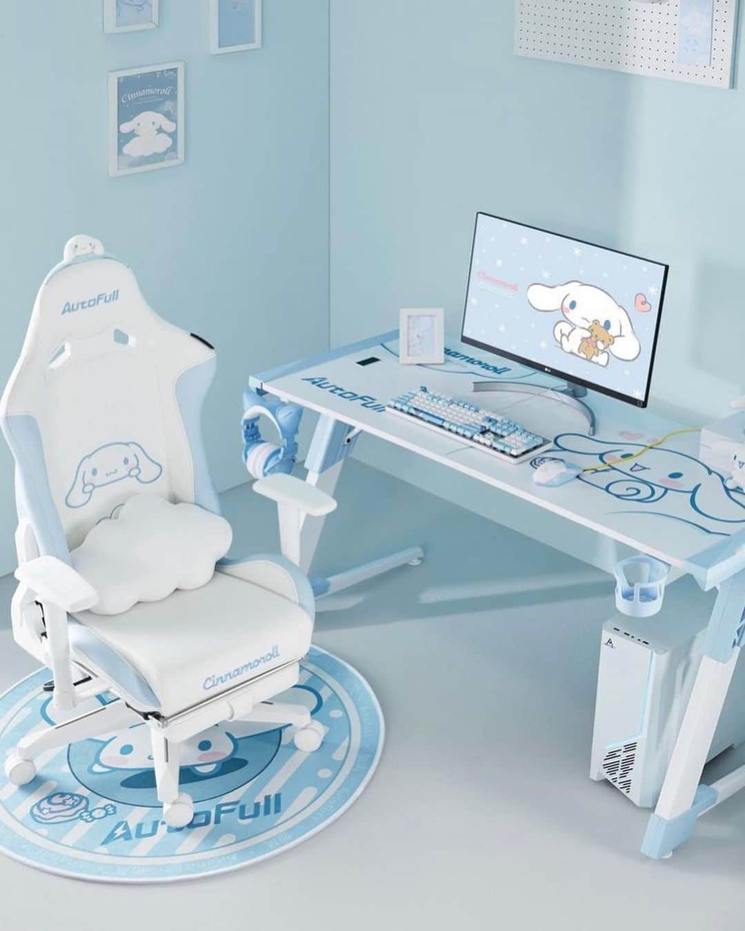 せら☆こすさんのインスタグラム写真 - (せら☆こすInstagram)「Cinnamoroll's birthday celebration GIVEAWAY🔷   Wahhh😍 💕 To celebrate Cinnamoroll's birthday, the gaming chair company Autoful will give away a Cinnamoroll gaming chair ($399) to 2 person🥹💕I use it too😍💕   The white color makes it easy to match with any room, and the cute design makes it a great gift for your lover🥹💕 so try your luck🥹💕💕yeay💕   🟦🟦How to participate 🟦🟦    1. Follow @autofull_official  and my cosplay account  @seracoss  ⏩ and don't forget to "like" this post👌🏻🥹haha💕    2. Tag your friends  in the comments And single comment 🥹 ⏩ Fake accounts and official accounts are excluded  🌸 Participation is not compulsory, but if you win, you'll be lucky 🥹💕let me know too 😆💕  ⏳entry end is     April 11st✨✨    Winners will receive a DM directly from the official Autofull.  If you receive a DM from a fake account, please do not reply🥹🙏🏻    Good luck everyone 🥰🟦🟦 . . . . #autofull #giveaway #giveawaytime #cinnamonrolls #cinamoroll #cinamorollbirthday #animecosplay #animegirl #animelover」3月5日 18時47分 - seracoss