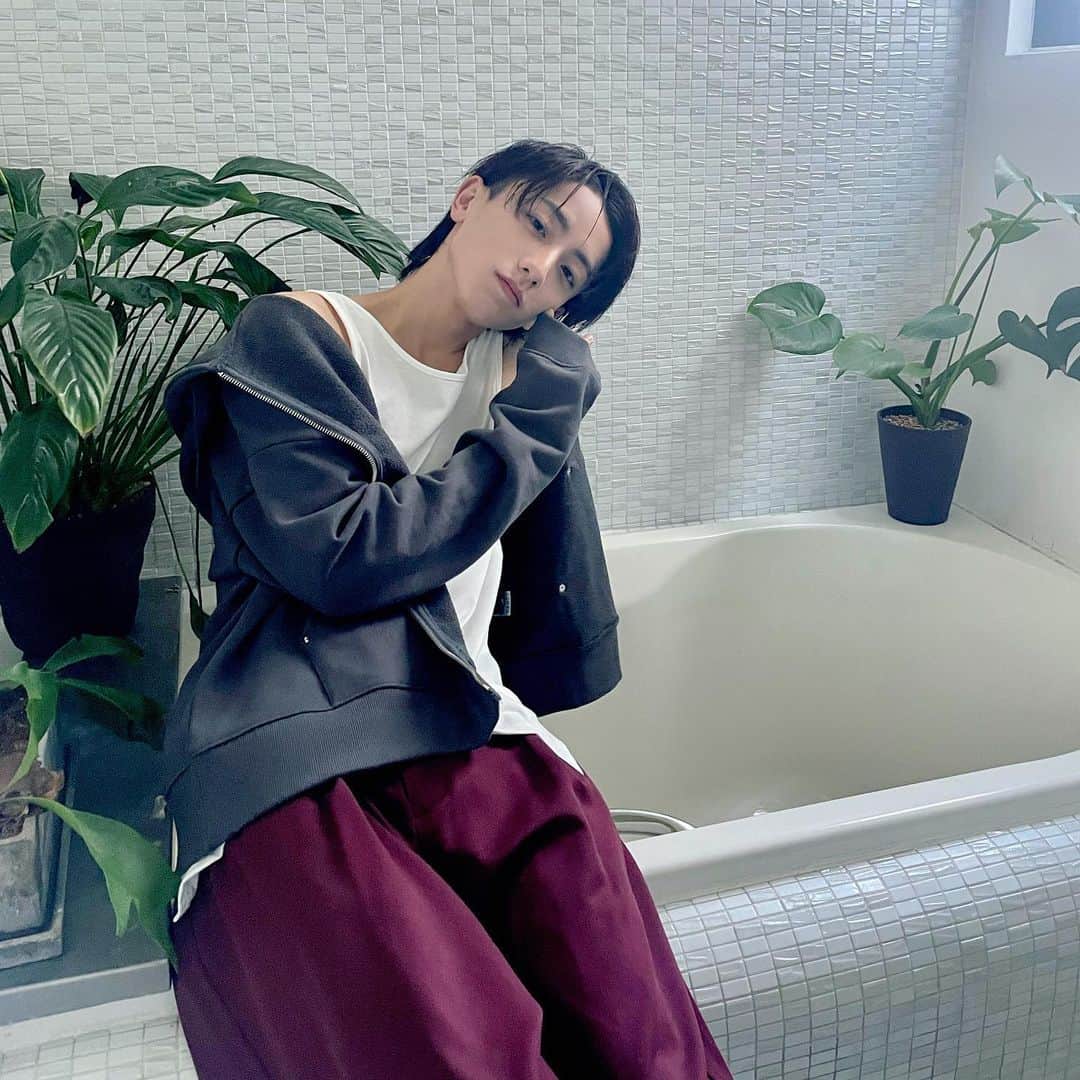 小西詠斗さんのインスタグラム写真 - (小西詠斗Instagram)「・ 発売中の #SCawaii！特別編集に掲載されております。 なんと20ページも居ます🙌🏻 是非ご覧ください〜！😉」3月5日 18時55分 - eito.konishi