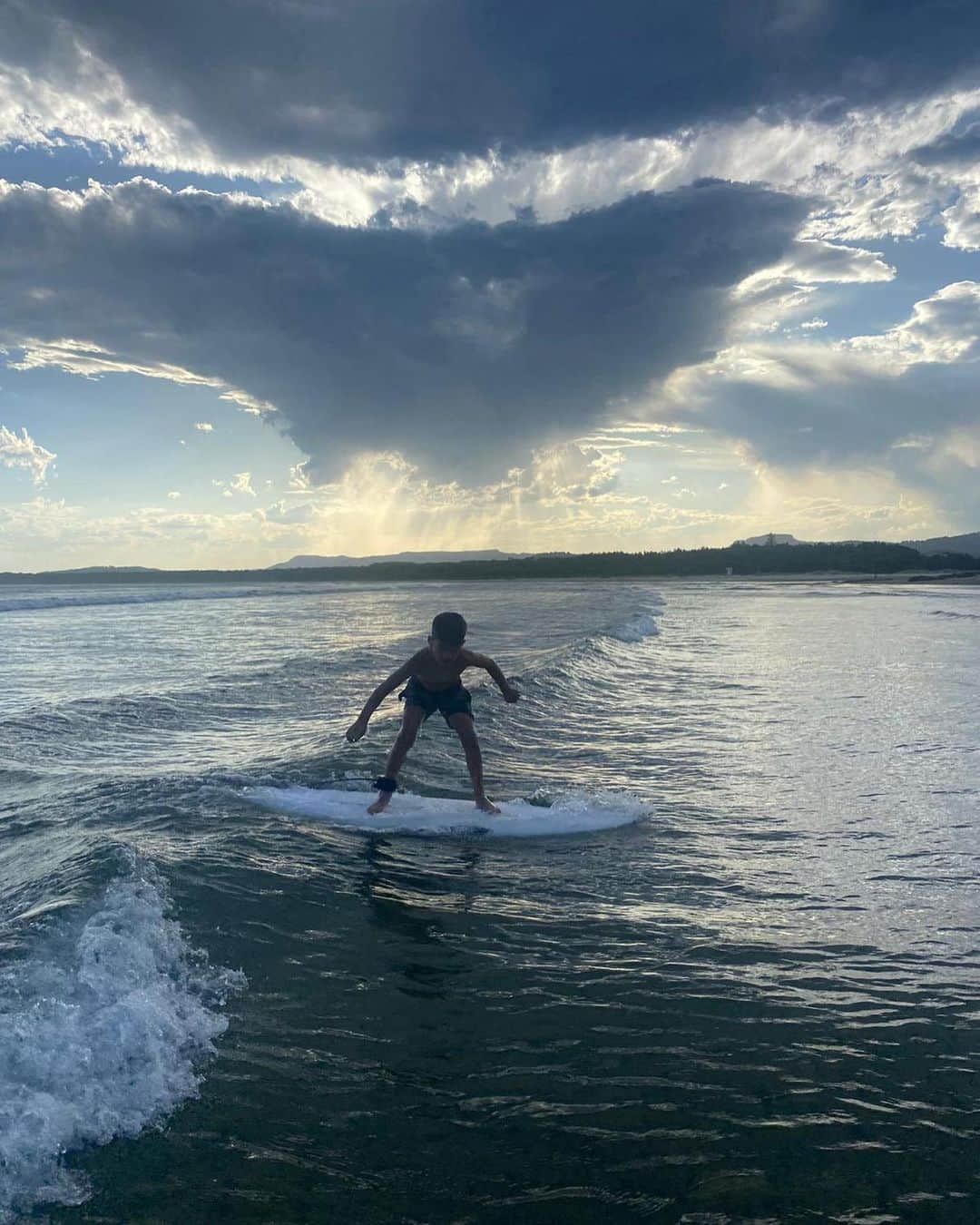 アダム・フェデリチさんのインスタグラム写真 - (アダム・フェデリチInstagram)「Sunday arvo 🏄‍♂️」3月5日 19時00分 - federici32