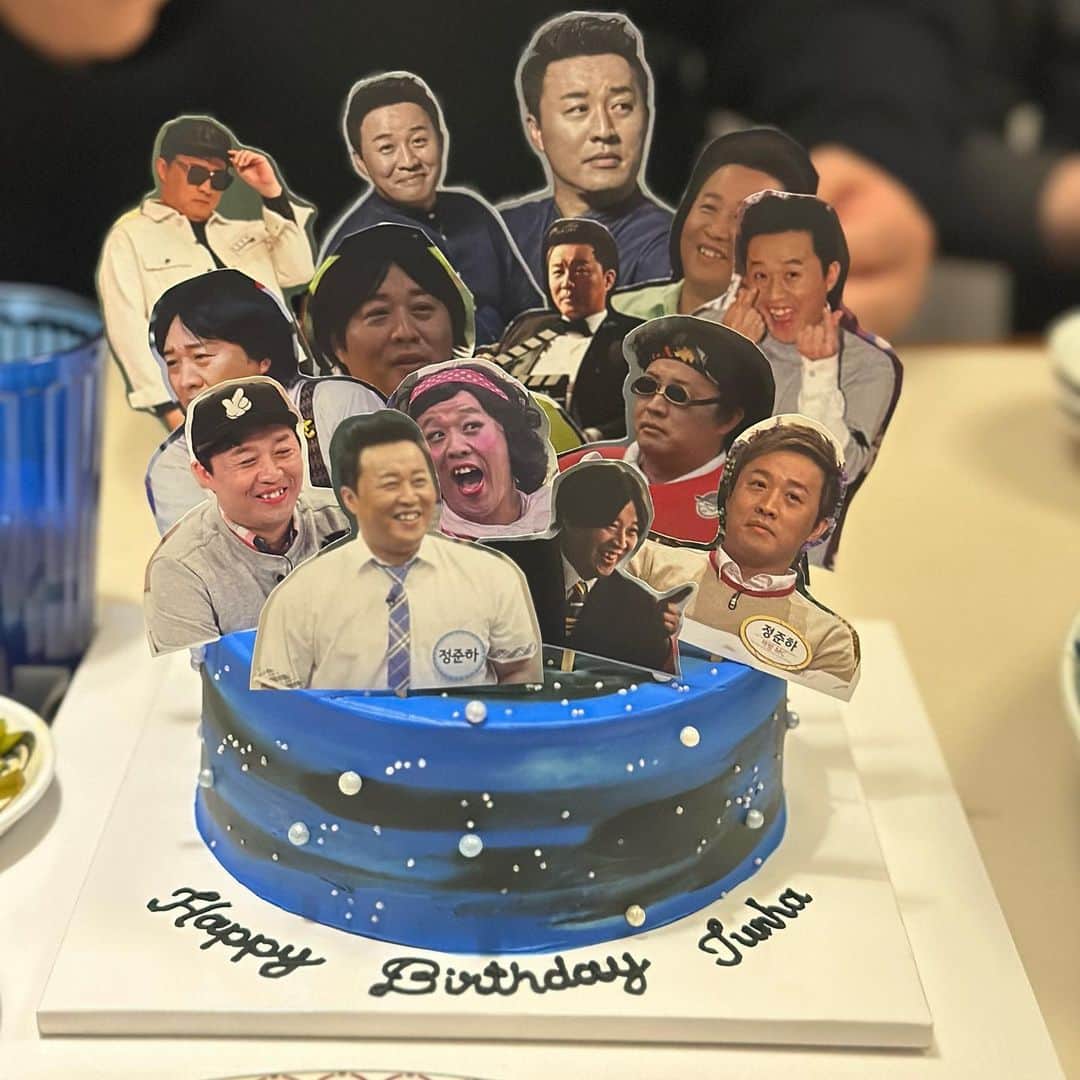 チョン・ジュナさんのインスタグラム写真 - (チョン・ジュナInstagram)「놀면뭐하니 팀부터,지인들,오래된 우리팬들까지..함께한 행복한 생일🎁🙏🏻 고마워요👏🙏🏻모두모두💕💕🎶」3月20日 14時48分 - junha0465