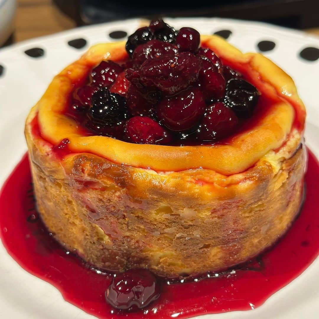 チョン・ジュナさんのインスタグラム写真 - (チョン・ジュナInstagram)「놀면뭐하니 팀부터,지인들,오래된 우리팬들까지..함께한 행복한 생일🎁🙏🏻 고마워요👏🙏🏻모두모두💕💕🎶」3月20日 14時48分 - junha0465