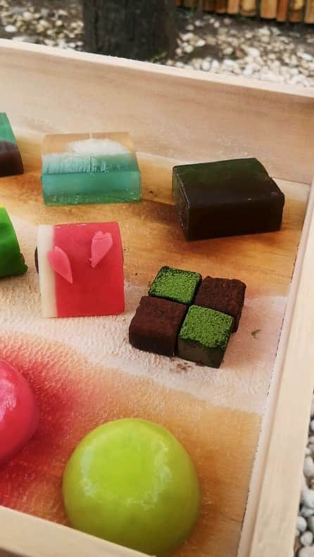 toiro_wagashiのインスタグラム：「If Someone asked me to describe you, just two words, I'd say " So Cute " only @toiro_wagashi Open Monday-Saturday From 9.00am-17.00pm  #toirowagashibali #toirowagashi #wagashi #japanesefood #japanesedessert #dessert #healthyfood #wagashilover #foodphotography #foodstagram #dessertunik #kulinerbali #mochi #kulinerdenpasar」
