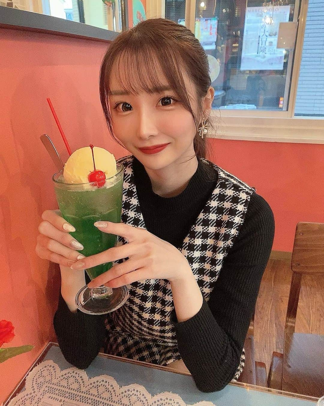 CHIEさんのインスタグラム写真 - (CHIEInstagram)「メロンソーダと私🍈💚💭 . . . #京都 #京都観光 #京都カフェ  #网红 #チャイボーグ #キャバ嬢」3月20日 13時48分 - __97212__