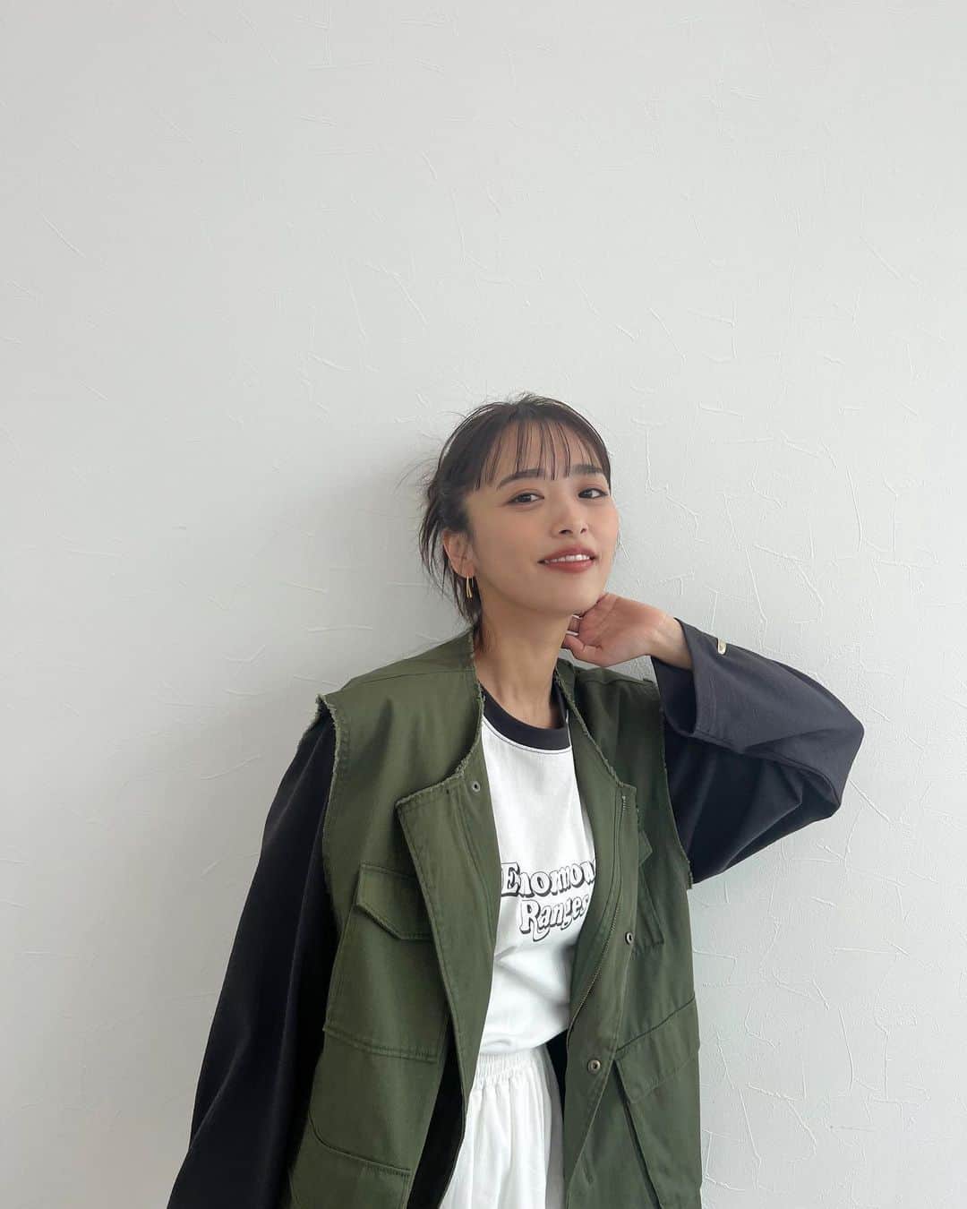 近藤千尋のインスタグラム：「今日はロケ🌸💕 気持ちいい天気🌸☺️ 今週はお天気が崩れるみたいね😩💦 イメージモデルさせて頂いている @lepsim_official  さんで 3コーデ組んでみたから YouTubeも是非みてね🥰🙏🌷 みんなはどのコーデがすき？😘」