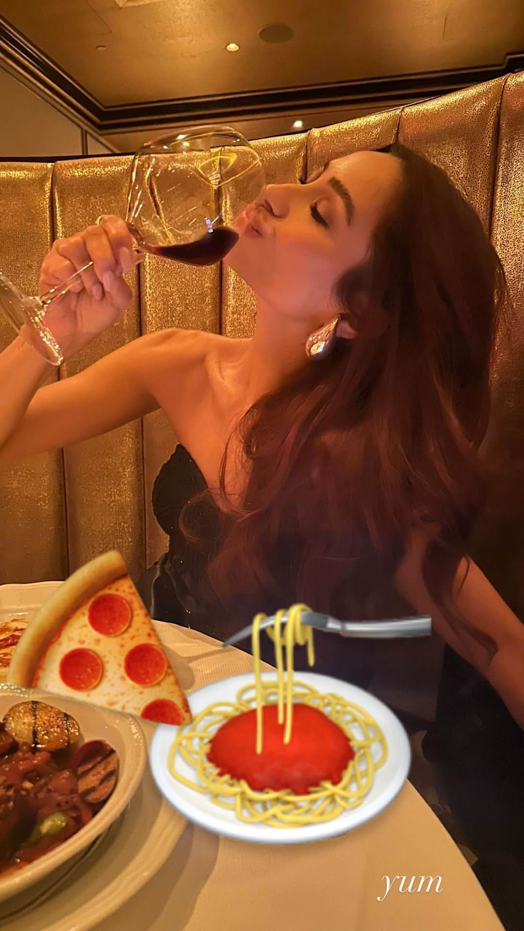 シェイ・ミッチェルのインスタグラム：「18 hrs in VEGAS」