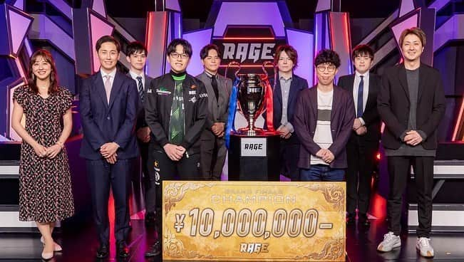 布施宏倖のインスタグラム：「【eスポーツ】 昨日、「RAGE Shadowverse 2023 Spring GRAND FINALS」の司会を同期の斎藤アナと共に務めました🏆 . 見事チャンピオンに輝いたのは、 LVS｜Ryu 選手✨ プロ選手初のRAGE優勝おめでとうございます🎉 . そして、ファイナリストの皆さまも本当にお疲れさまでした😌 . . #布施宏倖 #テレビ朝日アナウンサー#テレビ朝日 #アナウンサー #斎藤ちはる #同期 #司会 #RAGE #eスポーツ #esports #ゲーム #ゲーム実況 #ゲーム好き #ゲーマー #シャドウバース #シャドバ #spring #大会」