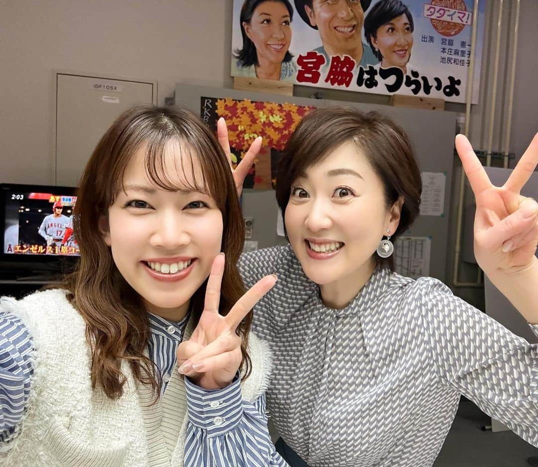 池尻和佳子さんのインスタグラム写真 - (池尻和佳子Instagram)「この春、見事気象予報士の試験に合格した坂本くるみちゃん。 @sakamoto.kurumi  相当勉強したのだと思います。合格率が5%切るなか、天才です‼︎ 今日はマリンワールド海の中道から中継担当です。ラッコのリロくんがあすのWBC準決勝を予想します🦦お楽しみに。」3月20日 14時24分 - wakako_ikejiri_rkb