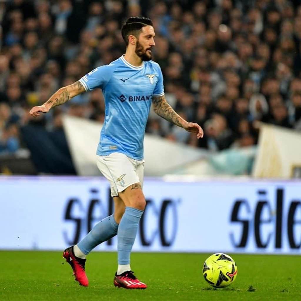 ルイス・アルベルトのインスタグラム：「Una vittoria che vale molto di più! 🤍💙 Roma è ancora biancoceleste #AvantiLazio 🦅」