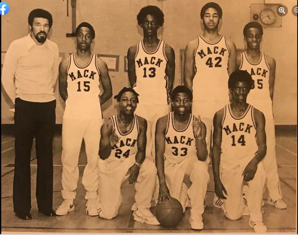 MCハマーのインスタグラム：「My Classmates 💪🏾 Mack House 1980 Photo is 1978 (Off The Wall Era) 🕺🏾 Our Class ? 1980 We had too much fun 🤩  Great Memories 🤎」