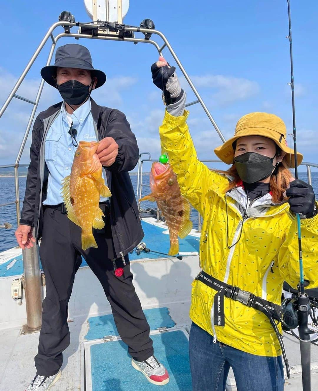 久米知里さんのインスタグラム写真 - (久米知里Instagram)「. いつの日かのタイラバ〜🐟 ⁡ 髪が短いから1年弱くらい前かな😗😗 ⁡ 根魚っておいしいよねぇ〜 ⁡ 日頃お魚のお刺身あんまり食べないんですけど 自分たちで釣ったお魚は持って帰って食べます〜笑 ⁡ はやくぽかぽか時期のロケ始まらんかなあ〜🎣☀️ ⁡ ここ数年釣りロケで紫外線受けることが多くて 最近皮膚科でケアを始めたのですが←遅 これからまた日焼け対策頑張らなきゃ〜 ⁡ 紫外線は敵！ だけど寒い時の釣りより あったかい時の釣りの方が好き〜笑 ⁡ 今の時期って何釣りがメインなんだろ？ ⁡ 誰か教えてえらいひとー👩‍🏫 ⁡ それではまたの更新で ⁡ ばっばーい！ ⁡ アンチ紫外線くめまる🐟 ⁡ #城島健司#小林一史#久米知里#くめちさと#城島健司のJ的な釣りテレビ#アシスタント#RKB毎日放送#釣りガール#釣り#福岡#タレント#釣り女子ですっ#釣果グラム#元アイドル#タイラバ#上五島#アオナ#キジハタ#アコウ#船釣り#talent#fishing#girl#idol#followme」3月20日 7時14分 - chisatokume_12