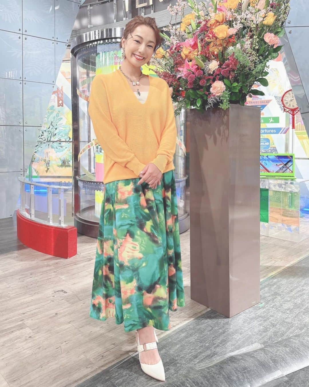 三船美佳さんのインスタグラム写真 - (三船美佳Instagram)「3/11  旅サラダ  ニット＆スカート #レスピーギ @respighi.respighi イヤリング&ブレスレット @huihuihui1979 ネックレス #jmunderground @jyandjm_ 靴 #re @re_shinsaibasiopa  #stylistmaeda」3月20日 7時31分 - mikamifune_official