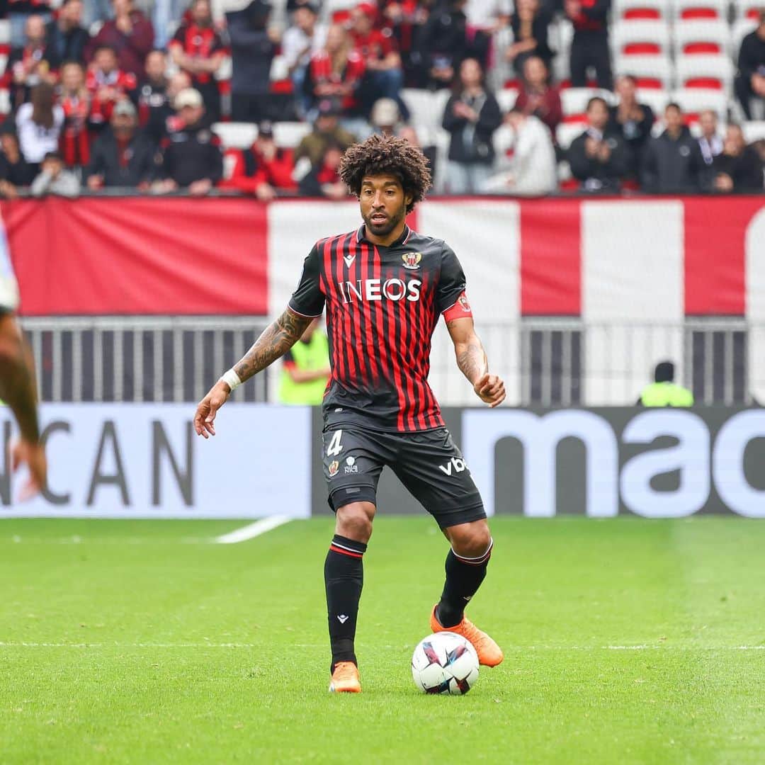 ダンテ・ボンフィム・コスタ・サントスのインスタグラム：「Belle prestation de tout l’équipe mais malheureusement nous avons pas réussi a prendre les 3 points . Restons avec la tête haute et continuons à travailler très dur.  🙏🏾🙌🏽❤️🖤 #issanissa」