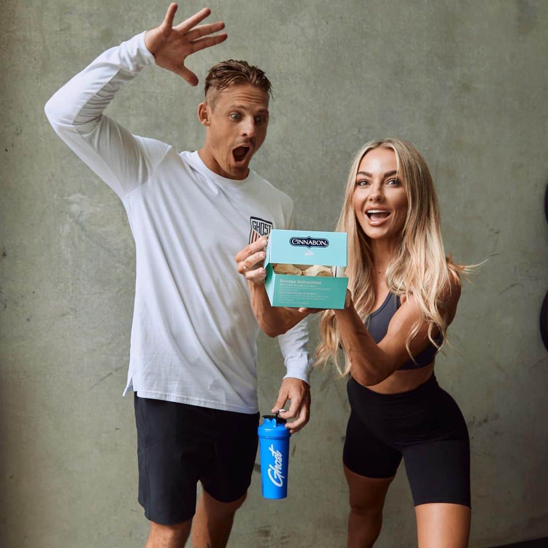 BROOKE EVERSさんのインスタグラム写真 - (BROOKE EVERSInstagram)「The greatest collaboration of all time @ghostlifestyle X @cinnabon available online now in Whey and Vegan! 🫶🏼 Code: BROOKEEVERS @foreverfitness_hq」3月20日 8時25分 - brookeevers