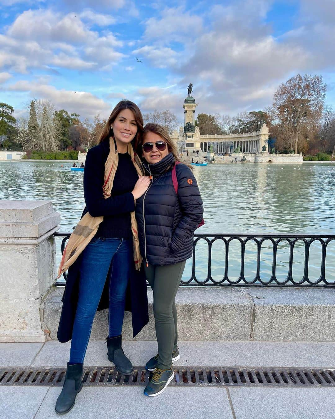 María Gabriela Isler Moralesさんのインスタグラム写真 - (María Gabriela Isler MoralesInstagram)「Hoy cumple la reina madre de la familia ♥️ mi mami @emperatriz4yalgomas.   No puedo estar más agradecida con Dios por permitirnos tenerla en nuestras vidas, especialmente la de Joaquín 🤗. Hoy a sus 60 primaveras le pido a Dios que siga llenando su vida de salud, sabiduría, entusiasmo, prosperidad y muchas alegrías para los años por venir✨.   ¡Feliz cumpleaños Lita, te queremos con todo nuestro corazón! 🎂」3月20日 8時33分 - gabrielaisler