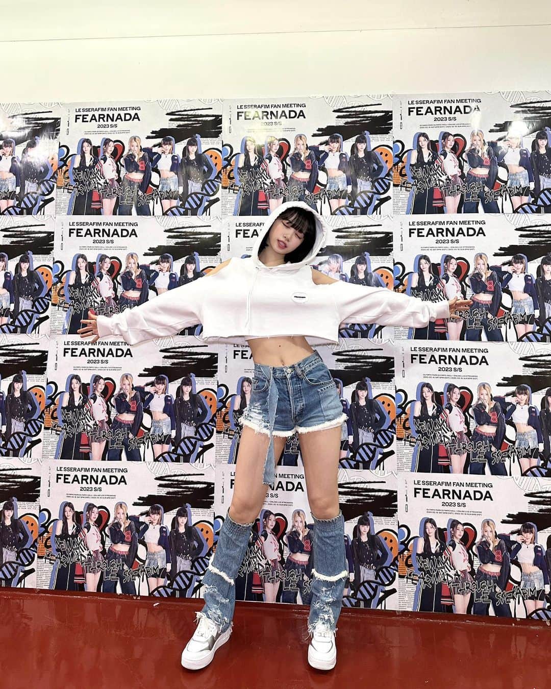 キム・チェウォンのインスタグラム：「FEARNADA 💙   르세라핌 첫팬미팅 재밌었어요><」