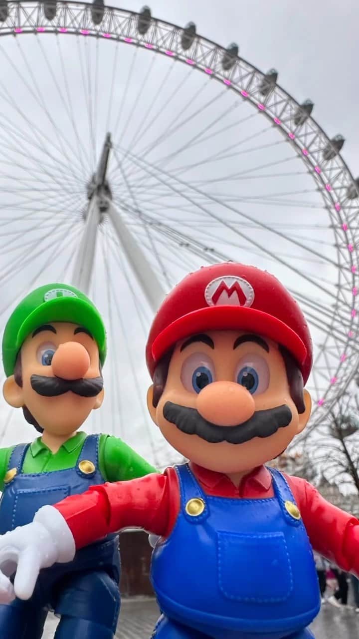クリス・プラットのインスタグラム：「Mario & Luigi together again… with Paris Hilton?  You guys REALLY don’t know what’s about to hit you. I promise you, this is going to be what you’ve all been waiting for… and you will NOT be disappointed. Follow me down Rainbow Road April 5th - LEESSGOO!! 🍄🌈 @supermariomovie #SuperMarioMovie」