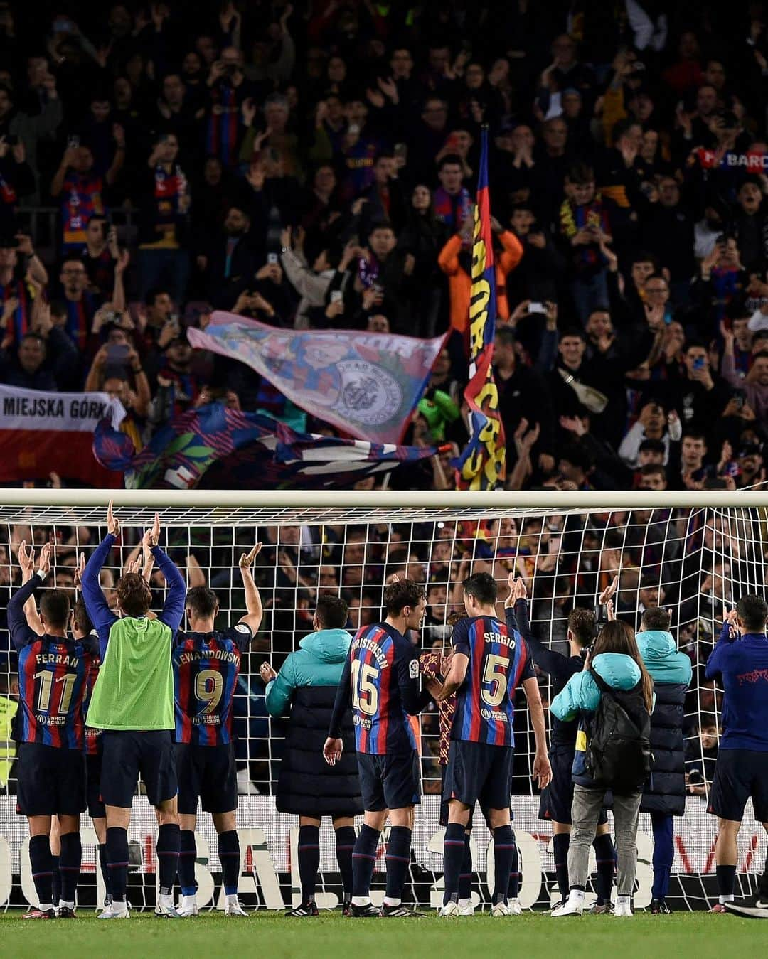 ジョルディ・アルバさんのインスタグラム写真 - (ジョルディ・アルバInstagram)「¡Vaya noche hemos vivido en el Spotify Camp Nou! Siempre juntos. 💪🏼🤩💙❤️ #forçabarça #elclásico」3月20日 8時59分 - jordialbaoficial