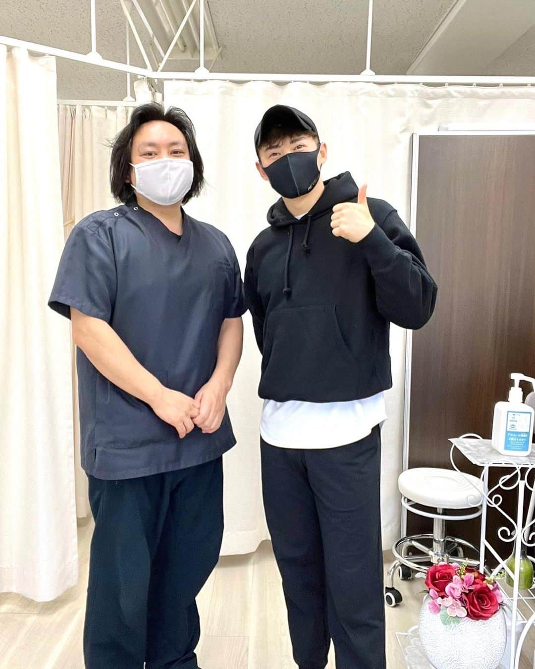 柴田嶺のインスタグラム：「メンテナンスdayということで石井治療院さんで身体を整えて頂きました✨ とても丁寧に身体を診て下さりまた明日の公演に向けて身体を整えることができました😊 石井先生ありがとうございました✨  #整体#マッサージ#石井治療院広尾」