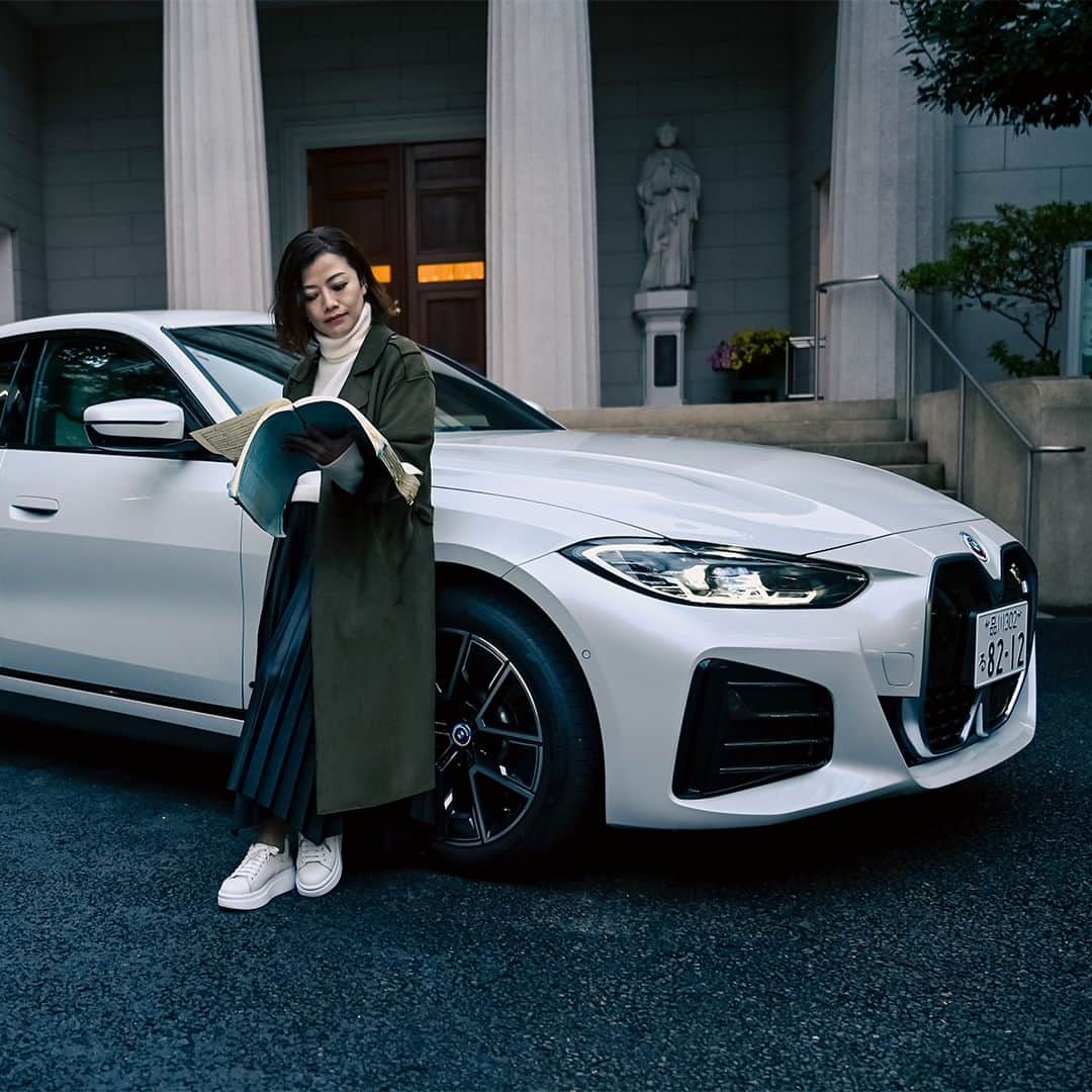 BMW Japanさんのインスタグラム写真 - (BMW JapanInstagram)「THE i4 息が合う感覚  THE i4を、良いオーケストラのようだと語る 指揮者 #三ツ橋敬子 さん。その瞬間の最高を探し続ける彼女にとっての、前へ進む原動力とは。  インタビュー記事は @bmwjapan アカウントトップのURLからチェック。  #FREUDEforever #先駆者が見た景色 #BMW #駆けぬける歓び #BMWJapan #BMWi4」3月20日 15時00分 - bmwjapan