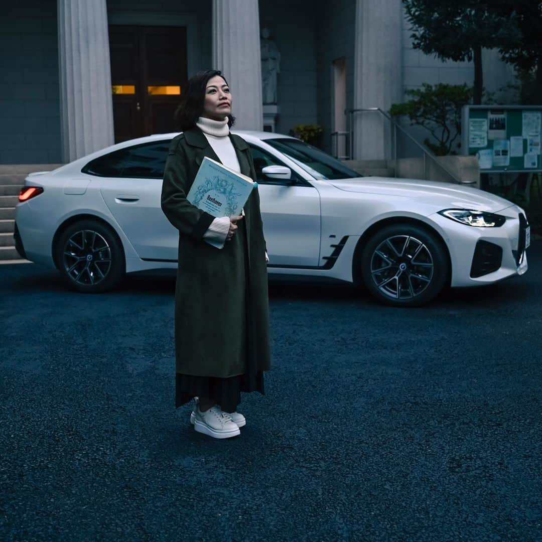 BMW Japanさんのインスタグラム写真 - (BMW JapanInstagram)「THE i4 息が合う感覚  THE i4を、良いオーケストラのようだと語る 指揮者 #三ツ橋敬子 さん。その瞬間の最高を探し続ける彼女にとっての、前へ進む原動力とは。  インタビュー記事は @bmwjapan アカウントトップのURLからチェック。  #FREUDEforever #先駆者が見た景色 #BMW #駆けぬける歓び #BMWJapan #BMWi4」3月20日 15時00分 - bmwjapan