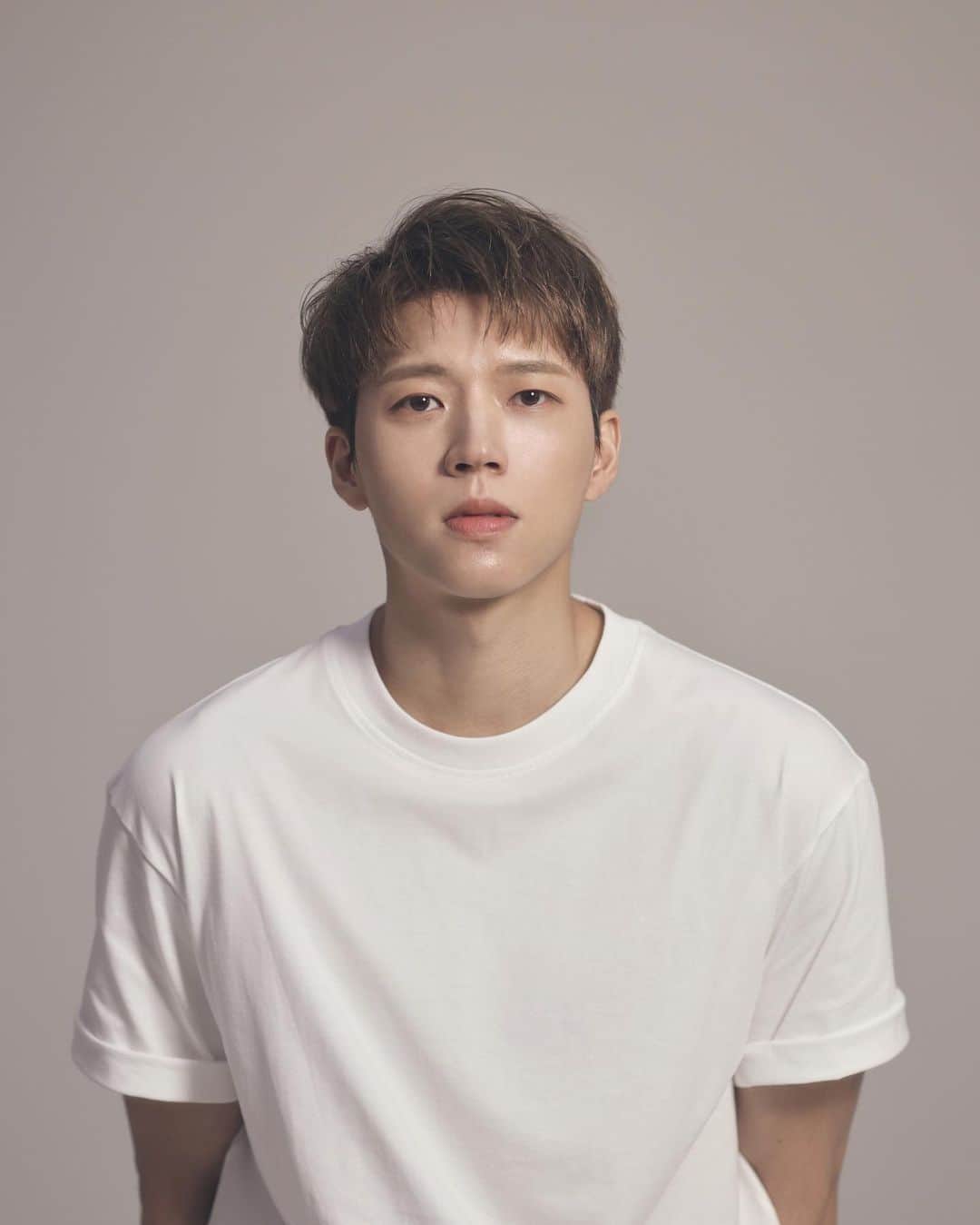 ウヒョン のインスタグラム：「새로운 출발 #제이플랙스 #제이플랙스엔터」