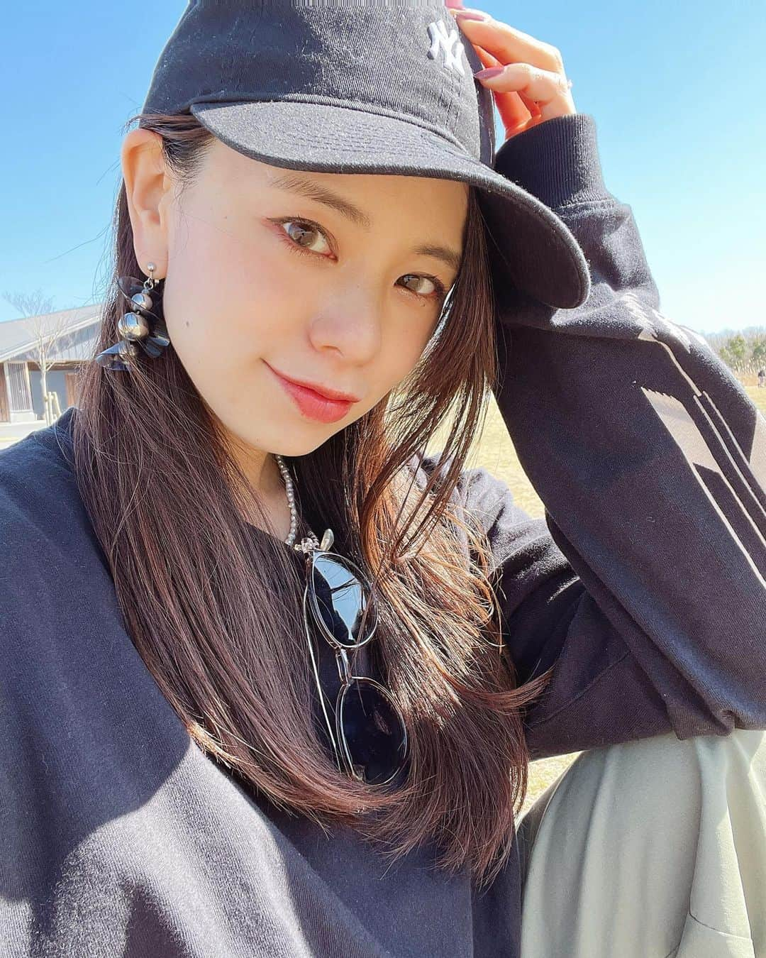 TANAKA SAKi 田中紗貴のインスタグラム：「⋆ 晴れてたらとりあえず公園🛝 春サイコー🌸 ⁡ ⁡ ⁡ ⁡ ⁡  #第三子妊娠中 #妊娠８ヶ月 #29w3d #二児ママ#男の子ママ#４歳１歳ママ #公園コーデ#ママモデル#マタママ #モデル#田中紗貴」