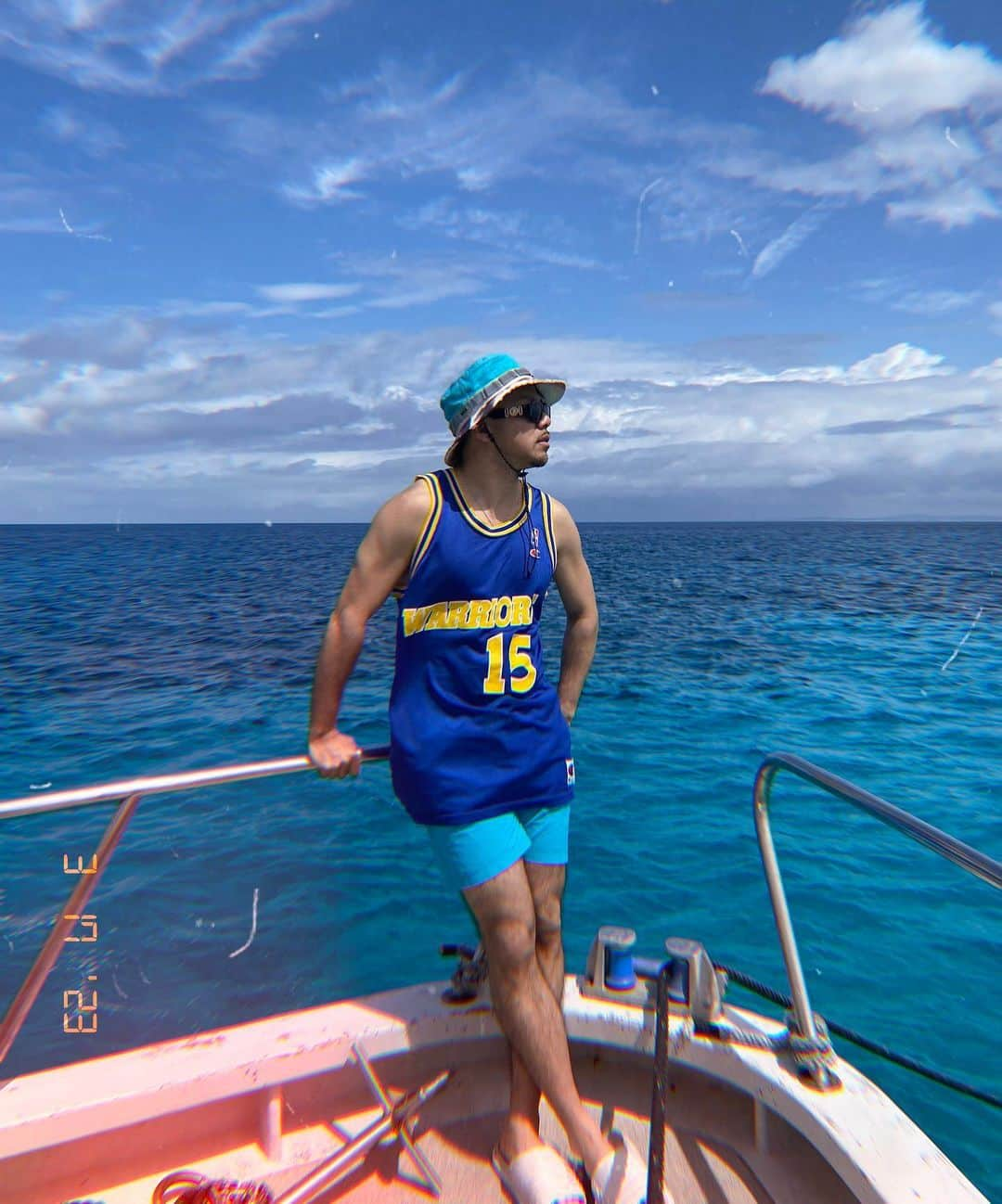 SONNYのインスタグラム：「all blue everything 💙🐬🌊  enjoying the charter cruise rocking my favorite jersey(Sprewell) #修学旅行 #schooltrip #okinawa」