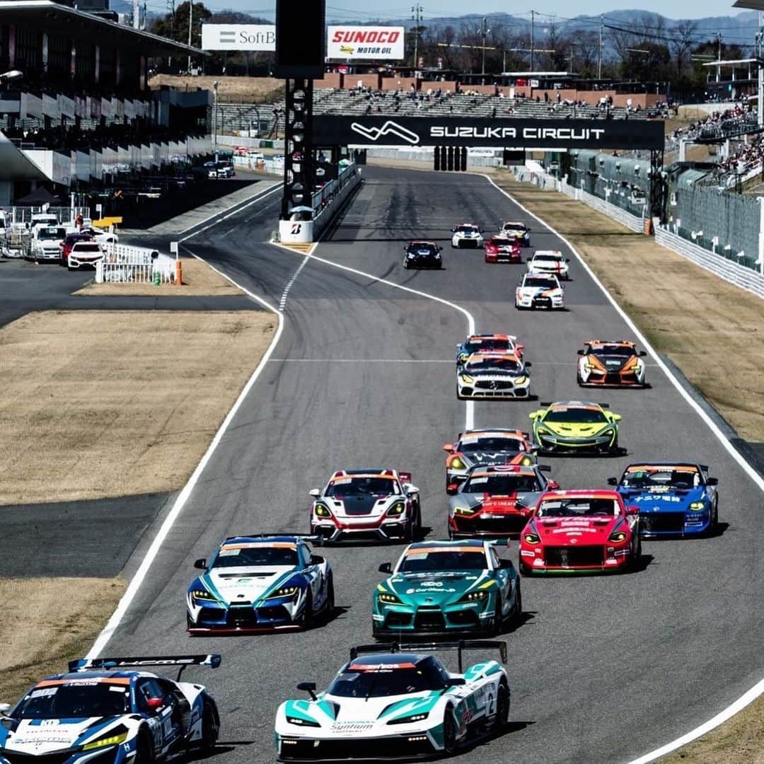 有栖未桜さんのインスタグラム写真 - (有栖未桜Instagram)「スーパー耐久Rd.1 鈴鹿戦🏎🏁 ⁡ 今年はクラウンからスープラとなり クラスもST-Z初参戦と心機一転で挑んだ開幕戦！ レースは途中で赤旗中断となりましたが 52号車は見事優勝しました！！！！🏆💚 途中抜かれたりと気を許せないレースでしたが 52号車のドライブ力とブレインはほんとに凄いです…！！👏 ⁡ ポールトゥウィン最高すぎる…！！！！😭✨✨ ⁡ ⁡ 今年も大好きなチームの表彰台を見ることができて 幸せだし幸先良すぎるスタート嬉しすぎますね！😖💚💚 みなさん2日間たくさんの応援 ありがとうございました！！！！ ⁡ 次の24hレースも厳しいレースが予想されますが 一緒にGreenBraveへ熱いエールを送りましょう🤘🏻🔥 次戦もよろしくお願いします💚💚 ⁡ ⁡ ⁡ #スーパー耐久 #s耐 #埼玉トヨペットgreenbrave #greenbrave #埼玉トヨペットサポーターズ2023 #レースクイーン #rq #コスプレイヤー #ショートカッ党 #ポートレートモデル #有栖未桜 #みおるー沼 #followme」3月20日 10時28分 - miiion_official