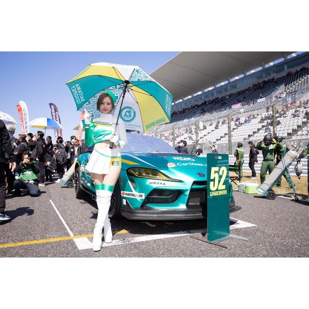 有栖未桜さんのインスタグラム写真 - (有栖未桜Instagram)「スーパー耐久Rd.1 鈴鹿戦🏎🏁 ⁡ 今年はクラウンからスープラとなり クラスもST-Z初参戦と心機一転で挑んだ開幕戦！ レースは途中で赤旗中断となりましたが 52号車は見事優勝しました！！！！🏆💚 途中抜かれたりと気を許せないレースでしたが 52号車のドライブ力とブレインはほんとに凄いです…！！👏 ⁡ ポールトゥウィン最高すぎる…！！！！😭✨✨ ⁡ ⁡ 今年も大好きなチームの表彰台を見ることができて 幸せだし幸先良すぎるスタート嬉しすぎますね！😖💚💚 みなさん2日間たくさんの応援 ありがとうございました！！！！ ⁡ 次の24hレースも厳しいレースが予想されますが 一緒にGreenBraveへ熱いエールを送りましょう🤘🏻🔥 次戦もよろしくお願いします💚💚 ⁡ ⁡ ⁡ #スーパー耐久 #s耐 #埼玉トヨペットgreenbrave #greenbrave #埼玉トヨペットサポーターズ2023 #レースクイーン #rq #コスプレイヤー #ショートカッ党 #ポートレートモデル #有栖未桜 #みおるー沼 #followme」3月20日 10時28分 - miiion_official