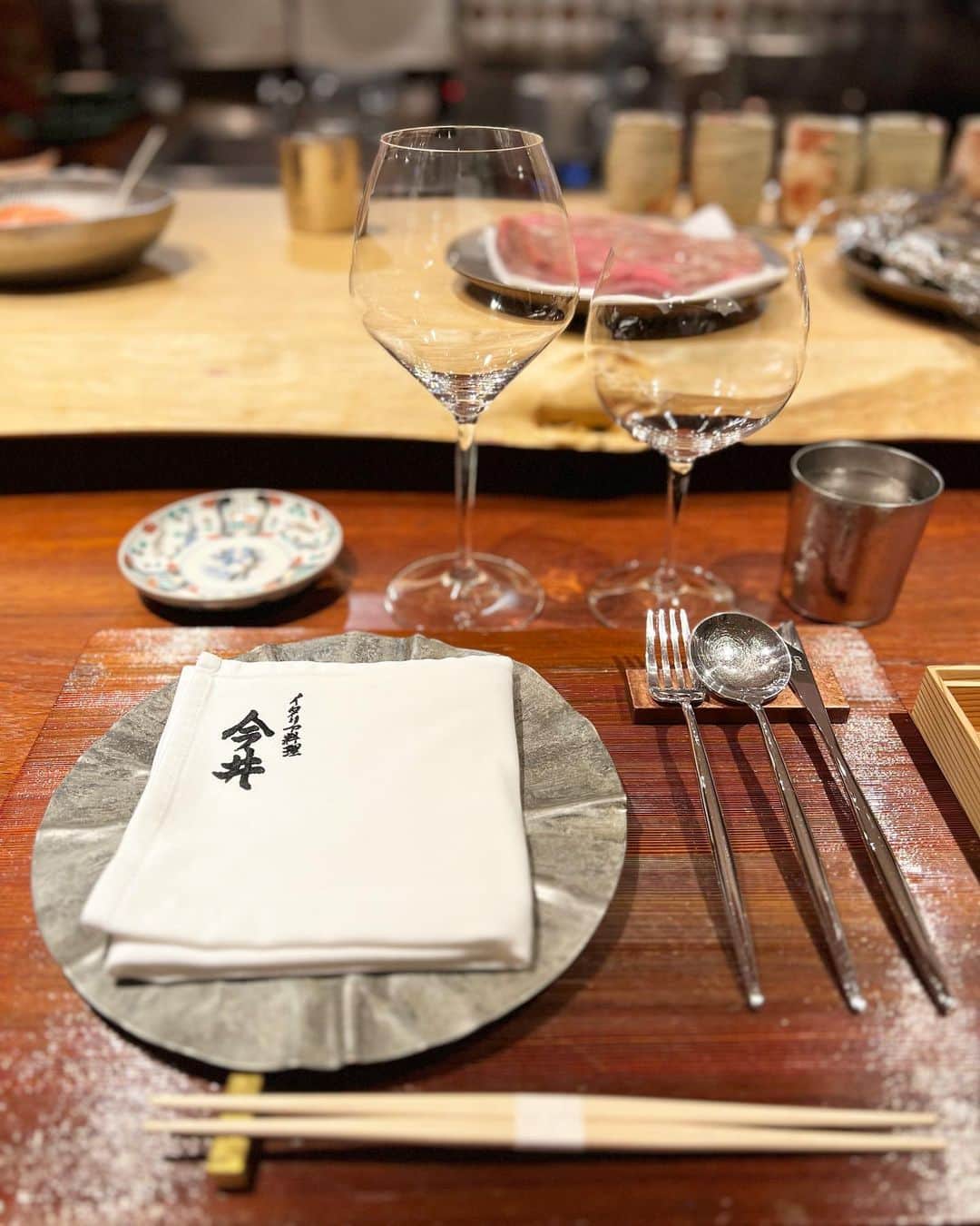 林香里のインスタグラム：「・ ・ #超予約困難店 @italiaryouri_imai へ🍴🥂 毎回どんなお料理が出てくるのか いつもワクワクが止まらない😆!!! 酒蔵のお水を使われていたりパスタや 名物のフォカッチャも自家製だったり… 細かい所まで、こだわりがいっぱい♡  幸せご飯でした( ˶ ᷇ 𖥦 ᷆ ˵ )  #italian#dinner#芦屋#芦屋グルメ」