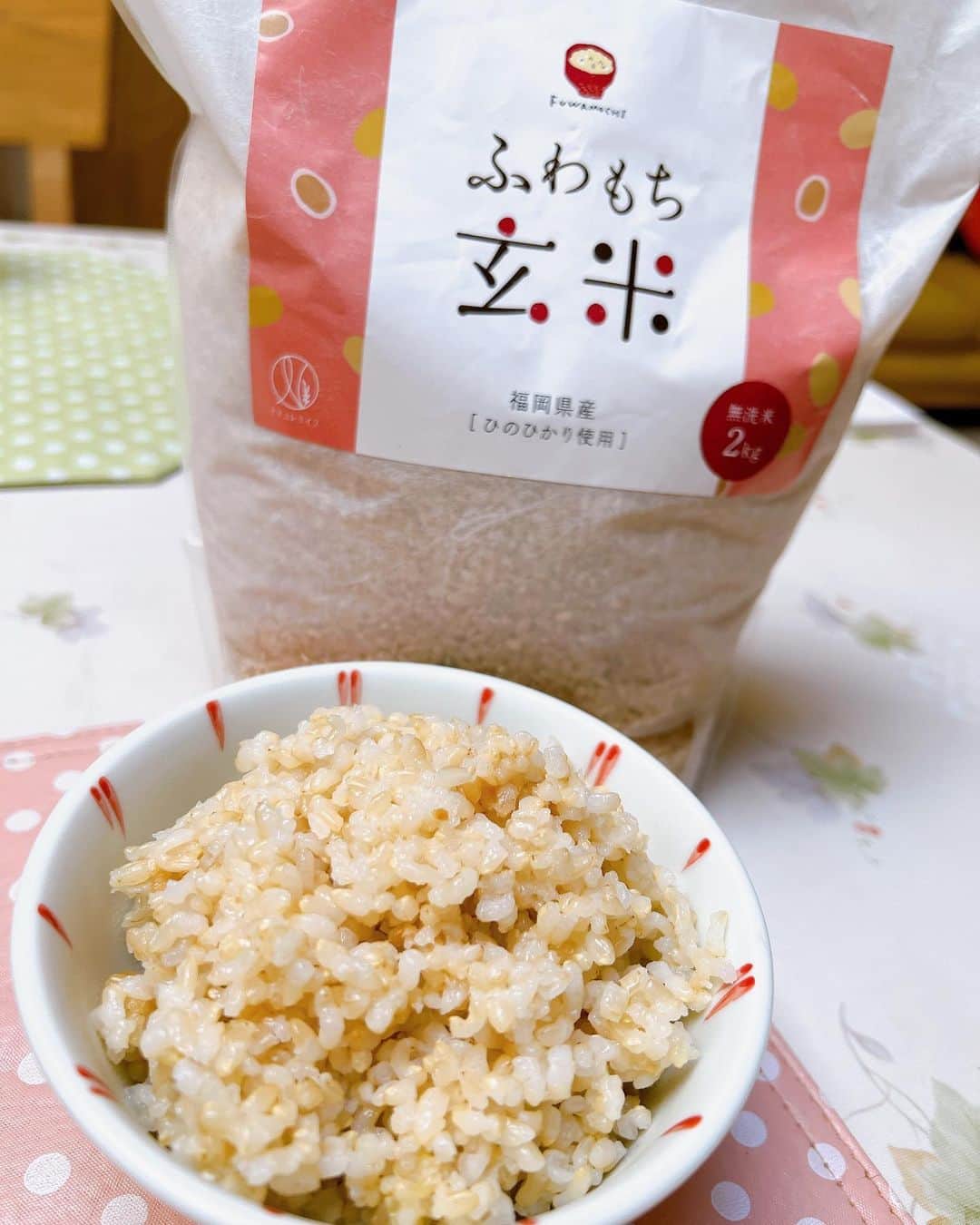 丹羽麻由美のインスタグラム：「🍚🍚🍚  福岡県産無洗米、ひのひかりの玄米、『ふわもち玄米』 @naturelife.channel   甘味料、着色料、保存料、香料、酸化防止剤、不使用で、残留農薬不検出。  もちもちの玄米で、無洗米で炊きやすく、とても食べやすくて美味しかったです✨  身体に優しい食べ物で、健康目指します☺️  ありがとうございました✨  ナチュレライフさんでは、ふわもち玄米のほかにも自然の恵みを美味しくいただける商品がたくさんあります✨  気になった方はぜひチェック↓ してください☺️ @naturelife.channel   #ナチュレライフのふわもち玄米 #ふわもち玄米 #玄米 #無洗米 #ひのひかり #おいしい玄米 #食べやすい玄米 #残留農薬不検出 #アレンジ無限大 #玄米レシピ #玄米ごはん生活 #やさしいご飯 #ナチュレライフ #PR」