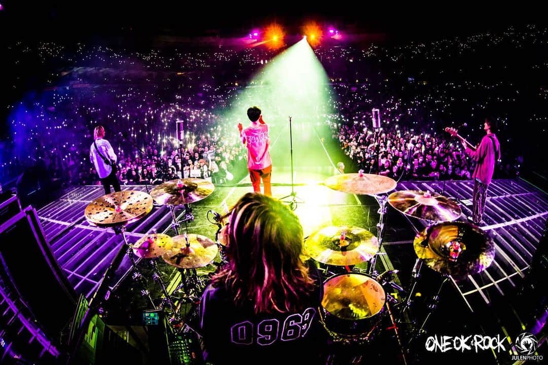 ONE OK ROCKさんのインスタグラム写真 - (ONE OK ROCKInstagram)「Philadelphia!! Thanks for having us on tour @muse @evanescenceofficial  We had an awesome time!!   photo by @julenphoto  #oneokrock #MUSE #US #tour」3月20日 11時22分 - oneokrockofficial