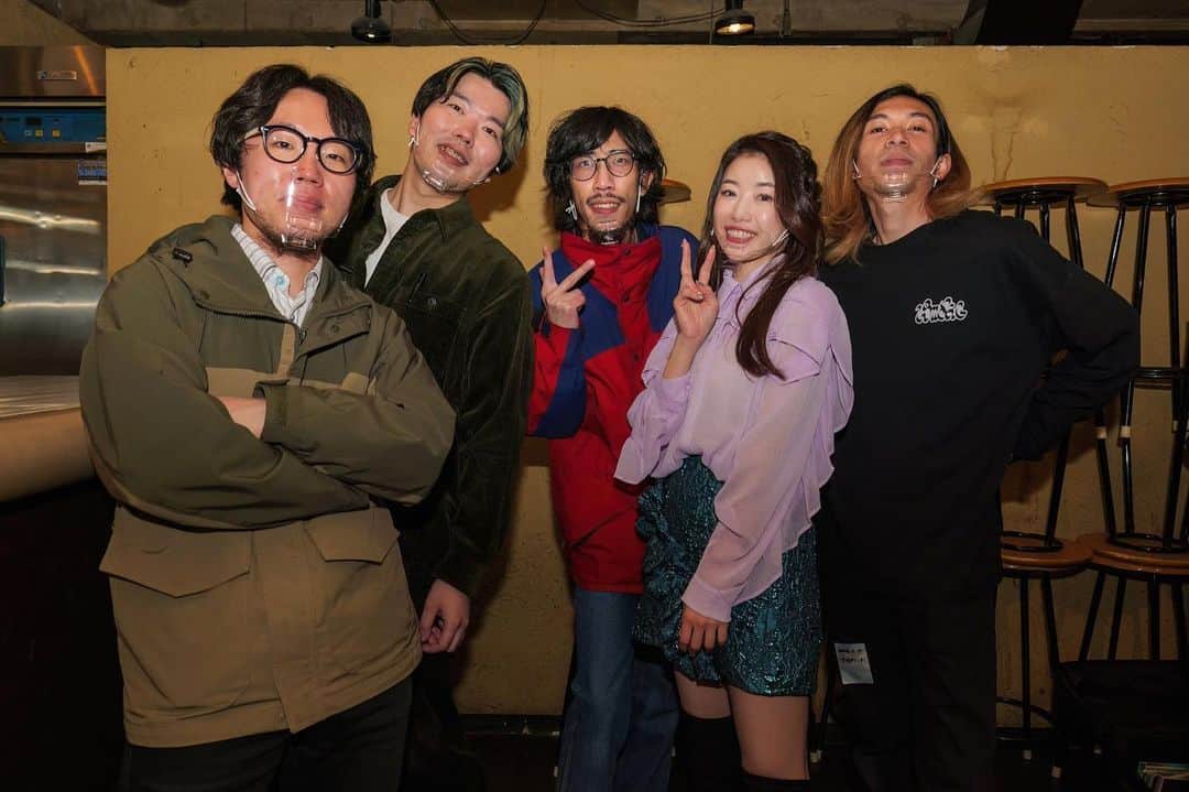 SAWAのインスタグラム：「意外とみんなで写真とか撮らないから写真もらえて助かる🎊#7セグメント  #SAWAさんのバンド芸」