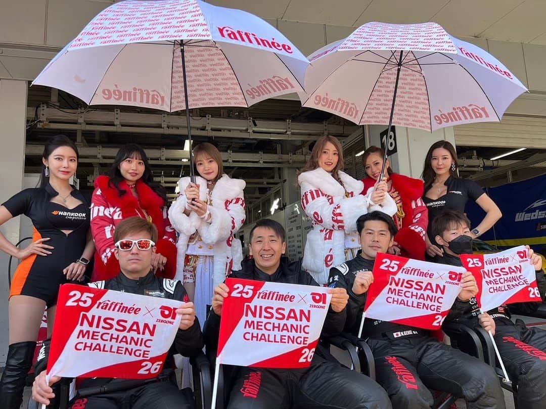 柳田真孝さんのインスタグラム写真 - (柳田真孝Instagram)「. Super Taikyu Rd.1 鈴鹿　決勝  新たなチャレンジとして取り組んだTEAM ZEROONEのプログラム。  決勝レースは、 ST-3クラス25号車は、途中マシントラブルを起こし、ピットで大幅にロスをした影響でクラス5位に。  ST-Z（GT-4）クラス26号車は、序盤ドライブスルーペナルティを受けるも、ドライバーがリカバリーをしてくれたのと、ピットのタイミングが良く、最後はトップに上がれるなぁと思っていた時に赤旗。レース終了となり、2位表彰台獲得でした。 新型Z、GT-4車両の初戦と、チームが新しい体制で臨んだ初戦で表彰台を獲得出来た事は素晴らしい事だと思います。  ただ、25号車のトラブルなど、まだ課題は多いです。これからチーム共に成長して行きたいと思います。  スポンサーの皆様、日産大学校の生徒の皆さん、チームの皆さん、チームに華を添えてくれ、サポートしてくれるラフィーネレディの皆さん、ありがとうございました！  今日は週末の疲れが溜まっている中、raffiné μ'sのお二人から頂いた素敵な音楽を聴き、癒されながドライブしています🎶  #teamzeroone  #raffinée」3月20日 12時21分 - masatakayanagida