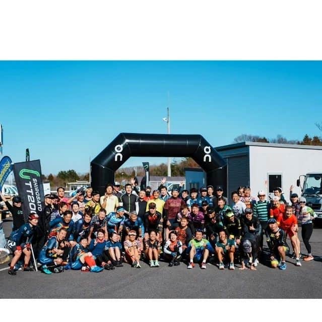 上田藍さんのインスタグラム写真 - (上田藍Instagram)「. 🚲️🚲️🚲️🚲️🚲️🚲️☀️🚲️🚲️🚲️🚲️ 🌟第5回しろさとTT200🌟  昨日茨城県城里町で開催されたイベントに、ゲストライダーとして100kmの部に参加をしてきました。(カテゴリーは、200km、100km、50kmに分かれています🚲️)  今回で3回目の参加となりましたが、イベントの日はいつも晴天に恵まれて、参加された皆さんと良い汗をかいてきました😊🚲️✨  バイクの走行を終えたあとは、ブリックランとして、ランニングができるコースも設置して下さっているので、 トライアスロンのレース感覚(バイクで追い込んだ後の消耗した足でランニングに移る感覚)を掴むことができ、皆さん『疲れた～！』『足がパンパン～』と疲労感を口にされながらも、バイクシューズからランニングシューズに履き替えて、いそいそとランニングをされるので、本当に楽しまれているなぁ～🤗✨と、一緒になってイベントを満喫させて頂きました☀️  会場で応援の声を下さった皆さん、ありがとうございました🌿✨  来週にフィリピンで開催される【アイアンマン70.3ダバオ】大会に向けて、パワーを注入していただきました🙌💛  100kmもアベレージ39.2km/hと、集中して自分の走りを確認することができ、更なる伸び代をみつけられました💪✨ レベルアップしていけるよう、引き続き強化を充実させていきます。  次回の開催は11月上旬とのことでしたので、またチャレンジされたい方や興味を持たれた方はぜひ、一緒にチャレンジしましょう😊🎵  小野口カメラマンさん、いつも素敵な写真を撮ってくださり、ありがとうございます📷️✨ @k.onoguchi  #しろさとTT 200 #lumina #自転車イベント #素敵なイベントです🙌 #ceepo #shimano #huub #wahoo #newbalance  #トライアスロン　#上田藍 #感謝🌿  🚲️🚲️🚲️🚲️🚲️🚲️🚲️🚲️🚲️🚲️🏃」3月20日 12時37分 - ai_love_tri