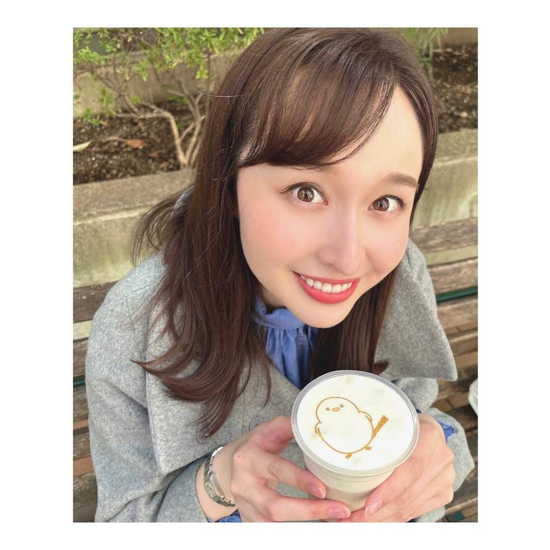 宇賀神メグさんのインスタグラム写真 - (宇賀神メグInstagram)「🥤  . .  シマエナガカフェオレを 早速飲んできました！☺️  赤坂サカス広場にある ブランチパークのキッチンカーで売っています。🐥 ラッピーやブーナバージョンなどもありますよ！  4/2まで赤坂サウナ祭りが行われているので キッチンカーにもぜひお立ち寄りください♪  . 飲むのが可哀想ですが… 一口飲んだら頭が伸びました。  . .  #thetime_tbs #シマエナガちゃん #シマエナガ #カフェオレ #☕️ #キッチンカー #赤坂サウナ祭り」3月20日 12時51分 - ugajin_megu