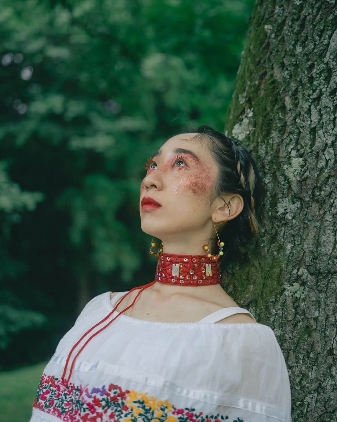 椎名琴音のインスタグラム：「ほんとうに地獄のような体調の悪さから すこし復活。 こういうとき、ちびまる子ちゃんの はまじが腹痛になった時、 「いいなぁ、俺以外」 って心の中で呟くのを 思い出してクスッとします。  ってことで、 今日は一日ちびまる子ちゃんデー Amazonプライムに昔のちびまる子ちゃん 全部あるんですよー  何周もみてるけど 何度見ても面白いよね  4コマ漫画も全巻持ってたから けっこうちびまる子マニア？かもしれない  今から病院に行きますが、 まるちゃんも頑張って腹痛の時病院に行ってたことを思い出して（実は盲腸だったのに誰にも信じてもらえず1日苦しむ回があります🥲かわいそうまるちゃん）頑張ろう〜」