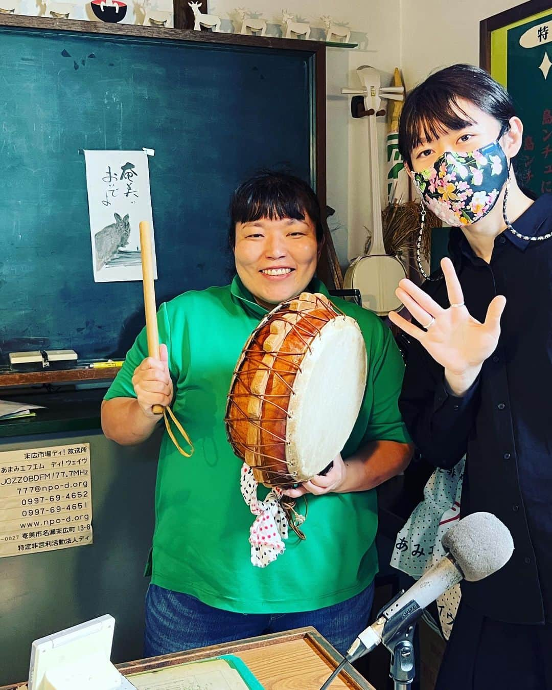 亜沙さんのインスタグラム写真 - (亜沙Instagram)「遊郭慰安旅行〜奄美大島編〜 改めてありがとうございました。 大島紬の着物を着てイベントしたり。奄美のラジオに出演したり。海を見たり。などなど… 馴染みの皆さんと作り上げた企画だと思います。楽しかったー！ 載せられる写真をちょっと載せておきますね。 またいつかこんな企画が出来るように引き続き頑張りますね。＾＾ #亜沙　#遊郭　#大島紬 #和楽器バンド　#ボカロP #asa #wagakkiband #FC旅行　#奄美大島」3月20日 13時17分 - asa.bassist