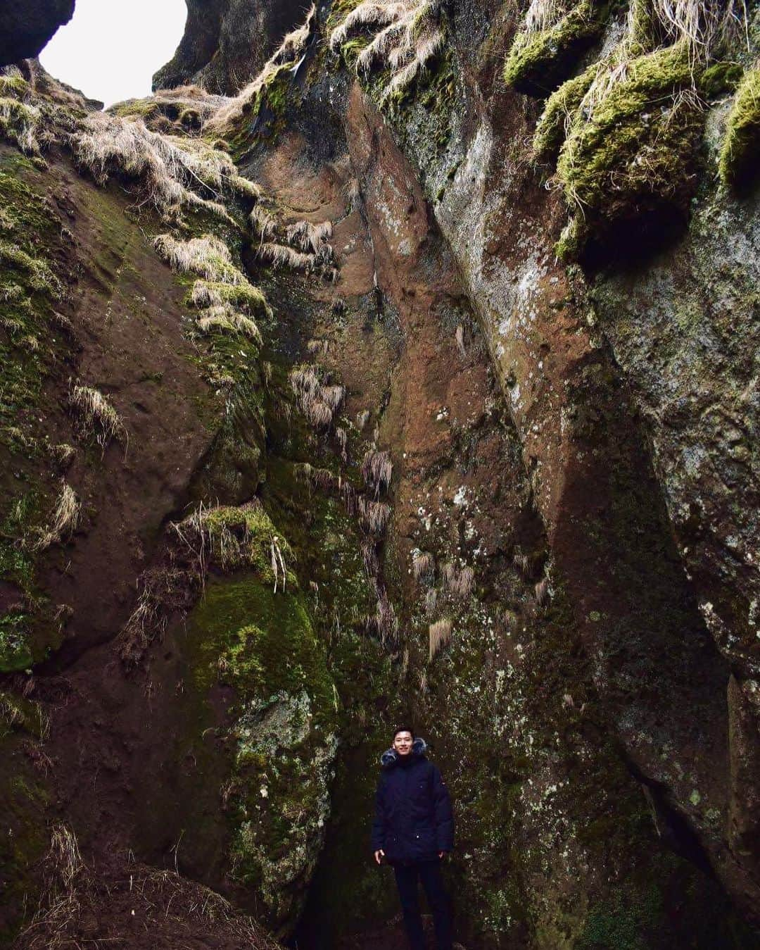 坂井幹さんのインスタグラム写真 - (坂井幹Instagram)「. . 📍Iceland🇮🇸-Gljúfrabúi . #iceland #アイスランド #gljufrabui  #滝」3月6日 5時58分 - motokisakai16