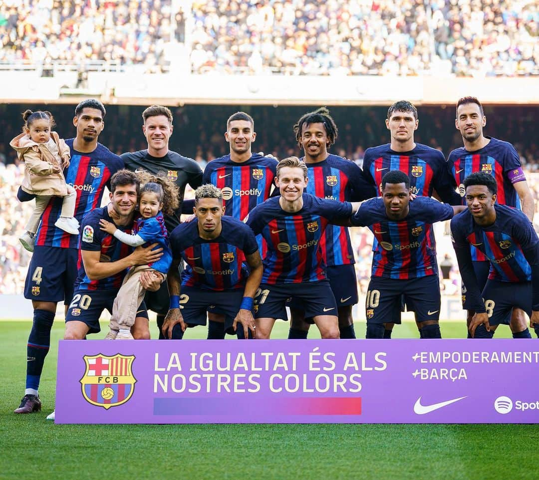 セルジ・ロベルトのインスタグラム：「Treball enorme de tot l’equip fins al final!💪🏼Gràcies afició per el vostre suport!!🏟️」