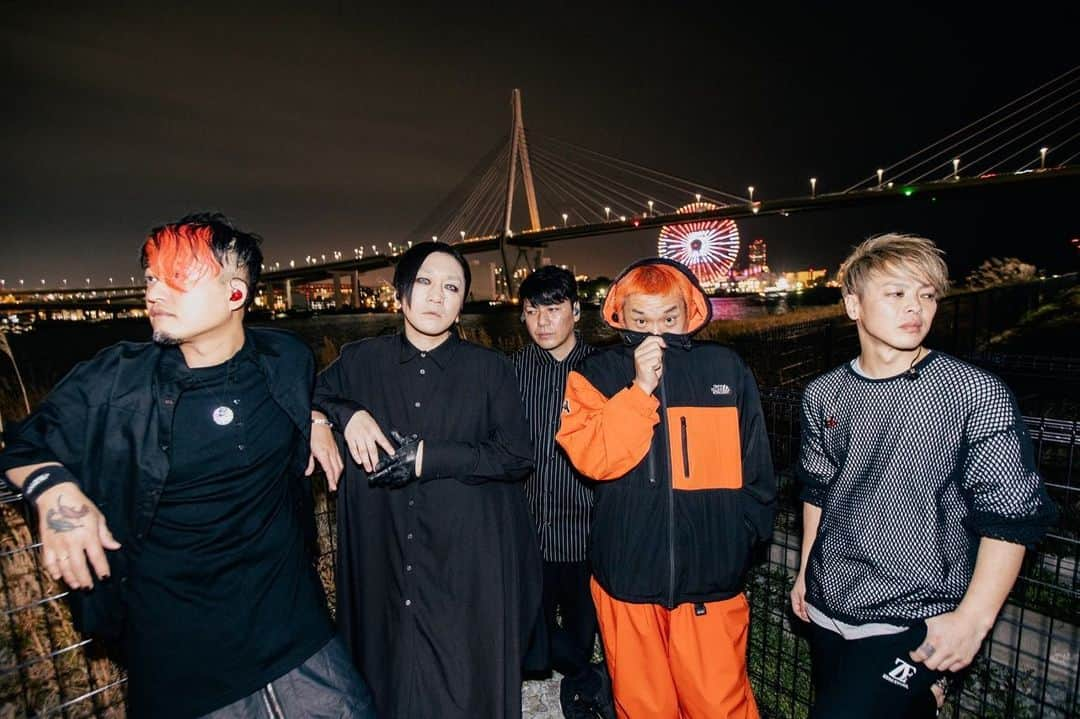 N∀OKIさんのインスタグラム写真 - (N∀OKIInstagram)「Zepp Osaka Bayside Hello Zepp Tour 2023  2本目  w / UVERworld  UVERの零戦はびっくりすらぁ🇯🇵 お互いの在るべく姿 剥き出しまくりな これぞ激しくふるえる 対バンライブでしたわなわな  ありがとうございました  写真 水飴みたいな唾液を飛ばしながらドローンに掴まって隣町のイオンまで行ったと虚言まわす @kawado_photo   #UVERworld  #ROTTENGRAFFTY」3月6日 5時01分 - chairoy1945