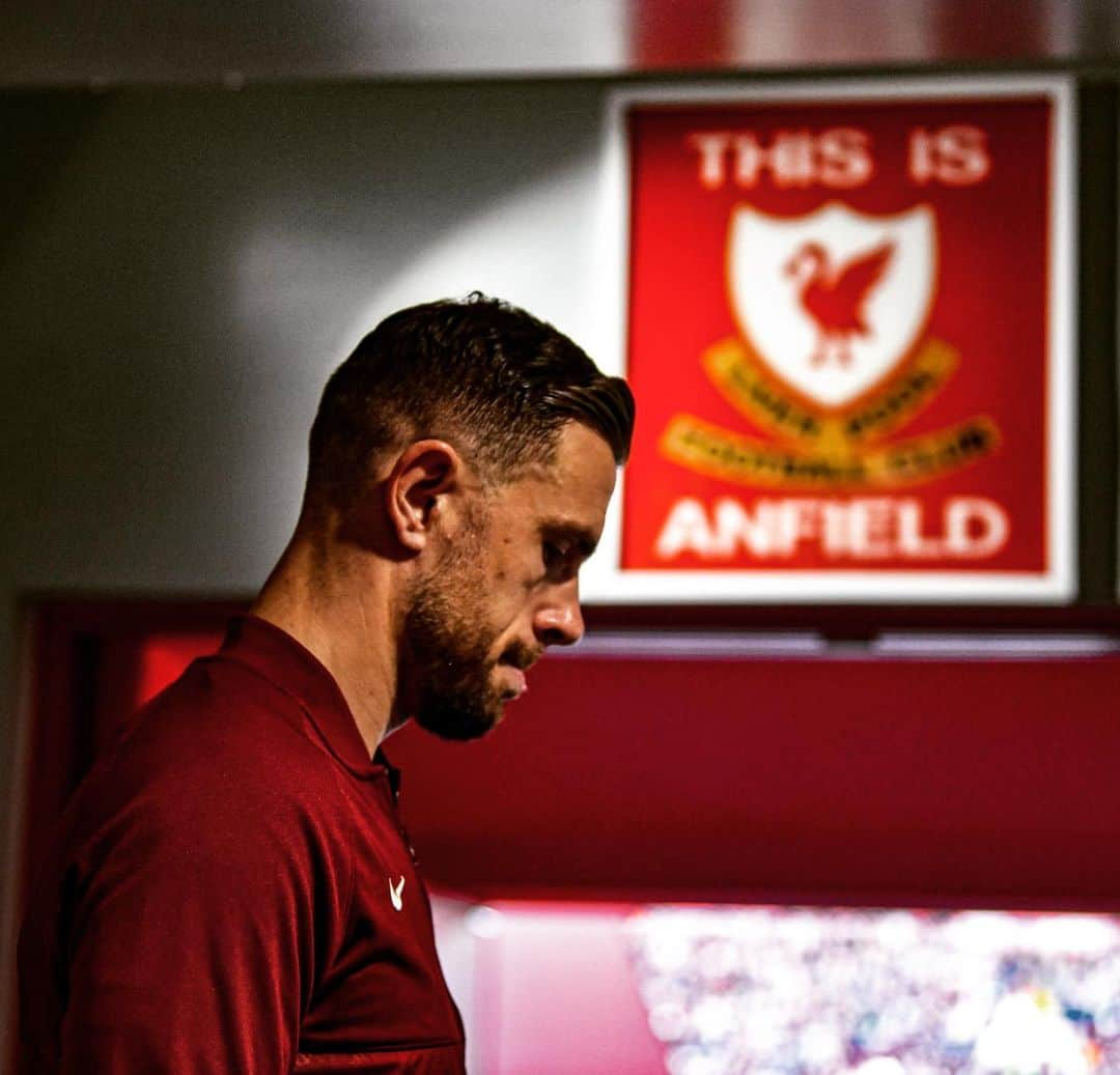 ジョーダン・ヘンダーソンさんのインスタグラム写真 - (ジョーダン・ヘンダーソンInstagram)「That’s now 4️⃣0️⃣0️⃣ starts for Hendo at the Reds 👏 A brilliant milestone, skipper❤️」3月6日 5時54分 - jhenderson